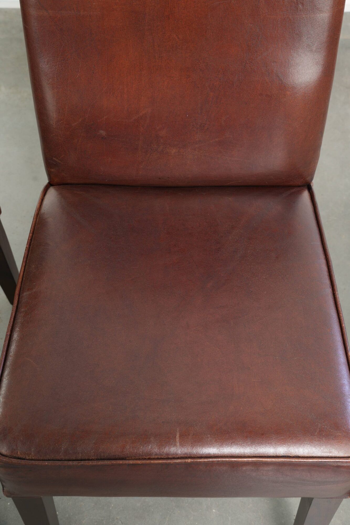 Beautiful and comfortable set of 6 sheepskin dining chairs in English style
