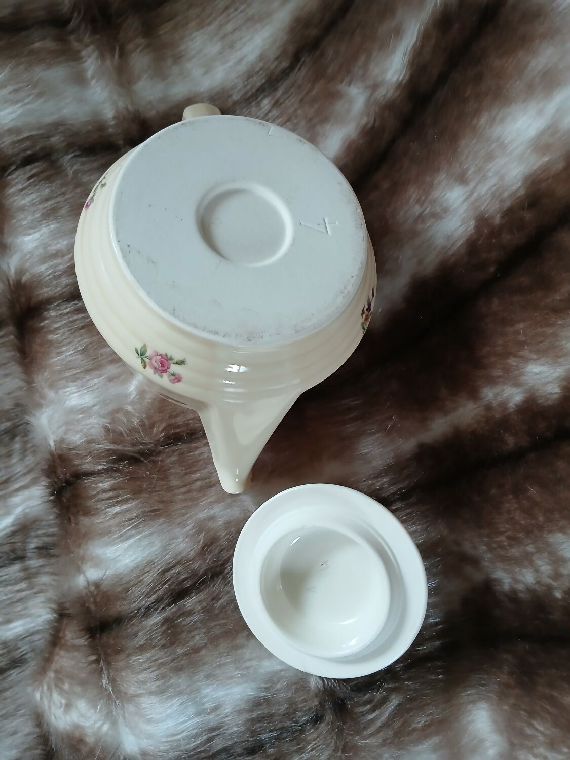 Old teapot/coffee pot