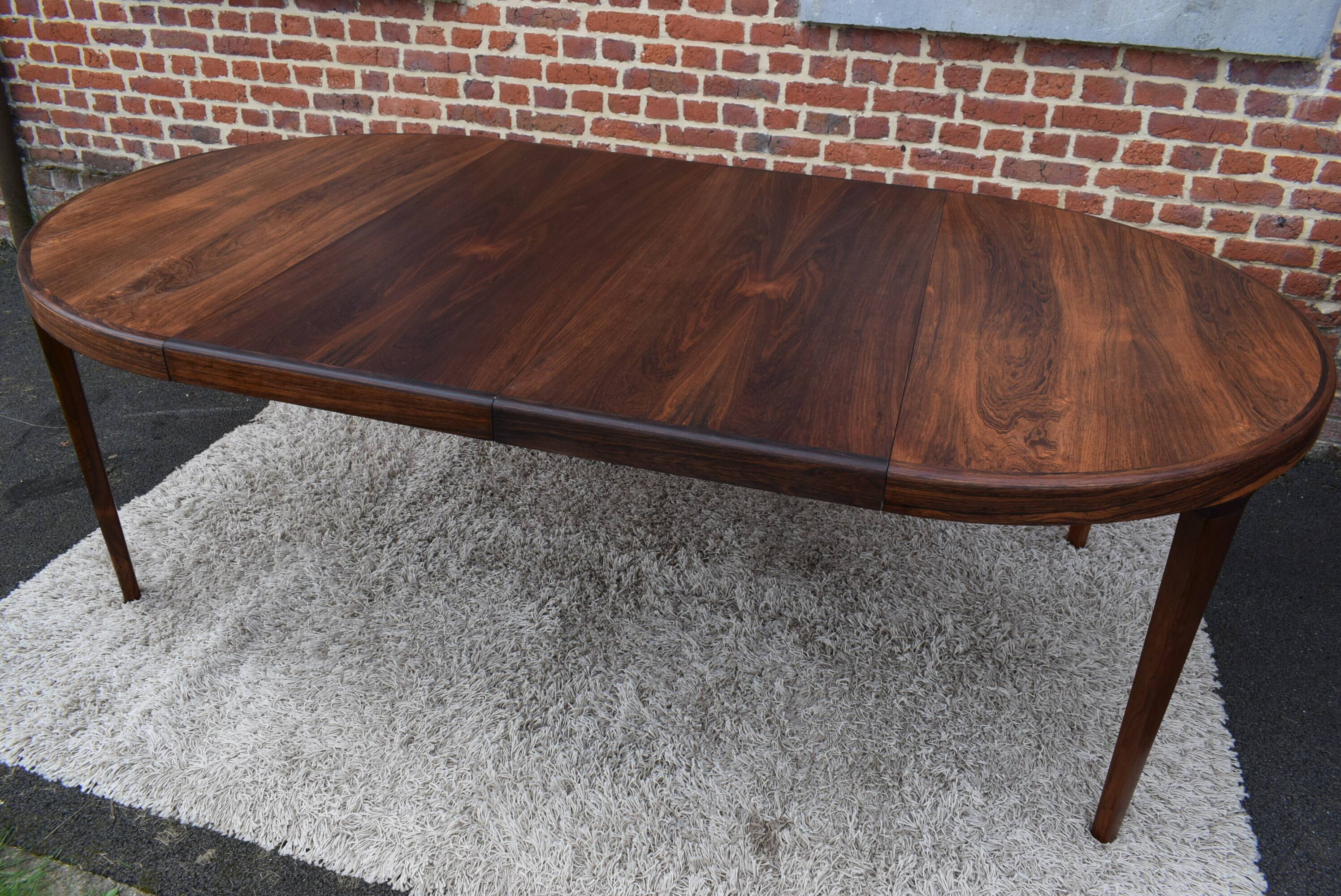 Rio rosewood table