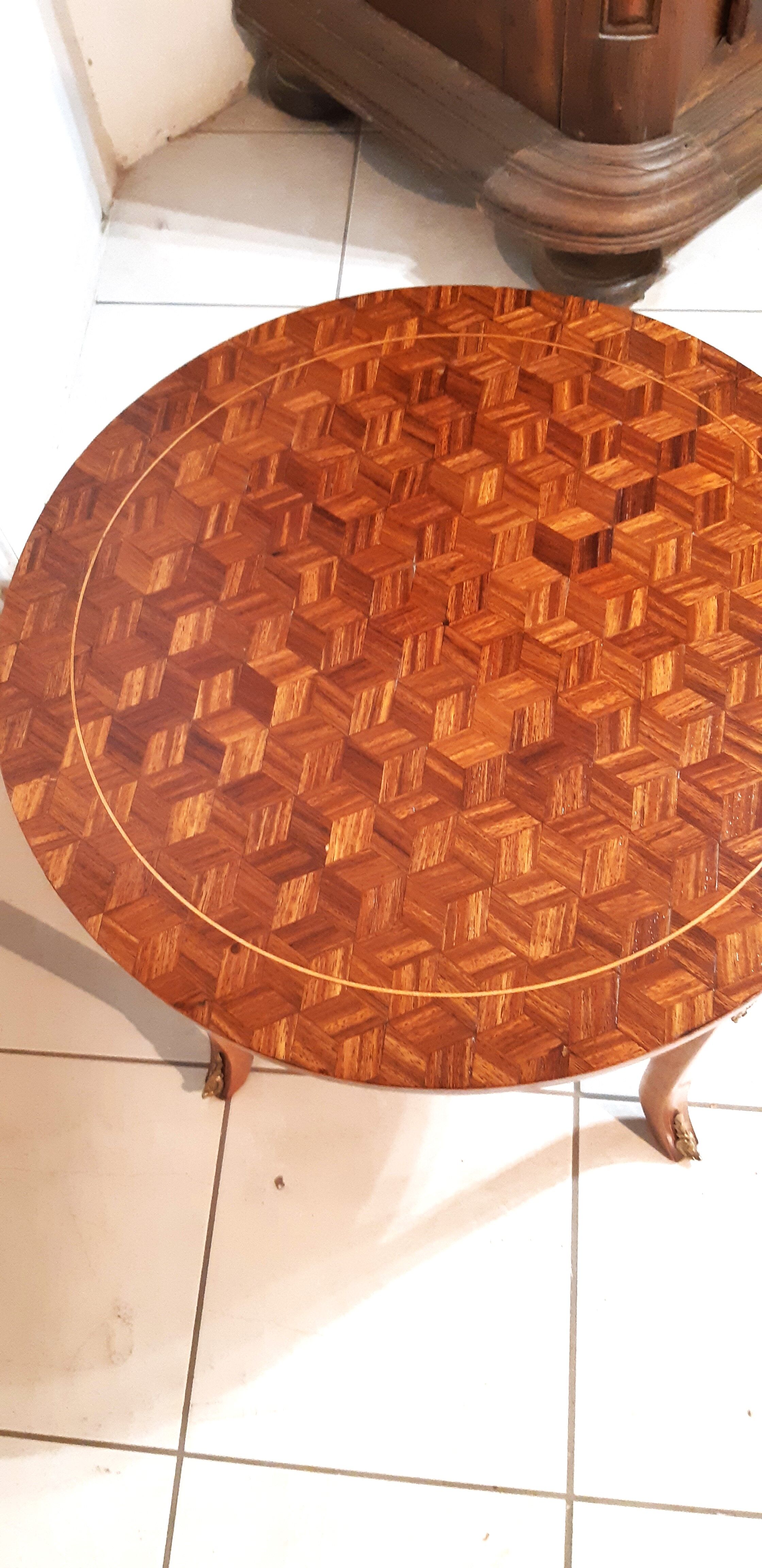 Round coffee table Louis XVI style markerage in checkerboard cubes, nineteenth century