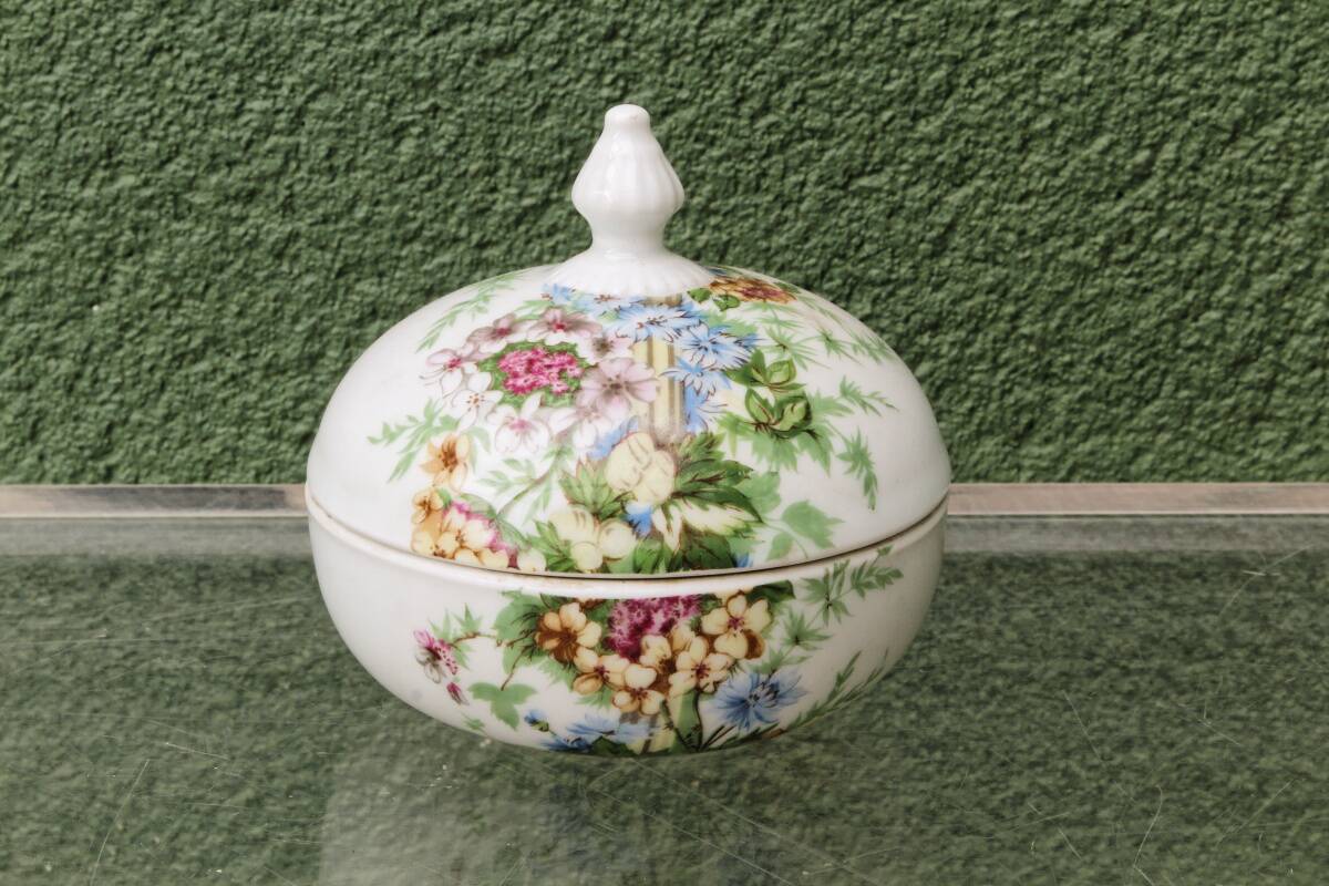 Set of 3 floral porcelain sweet jars from Paris.