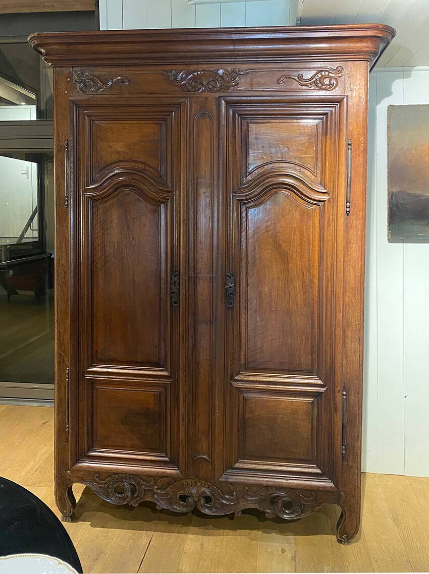 Carved walnut cabinet, Rhône Valley, 18th century