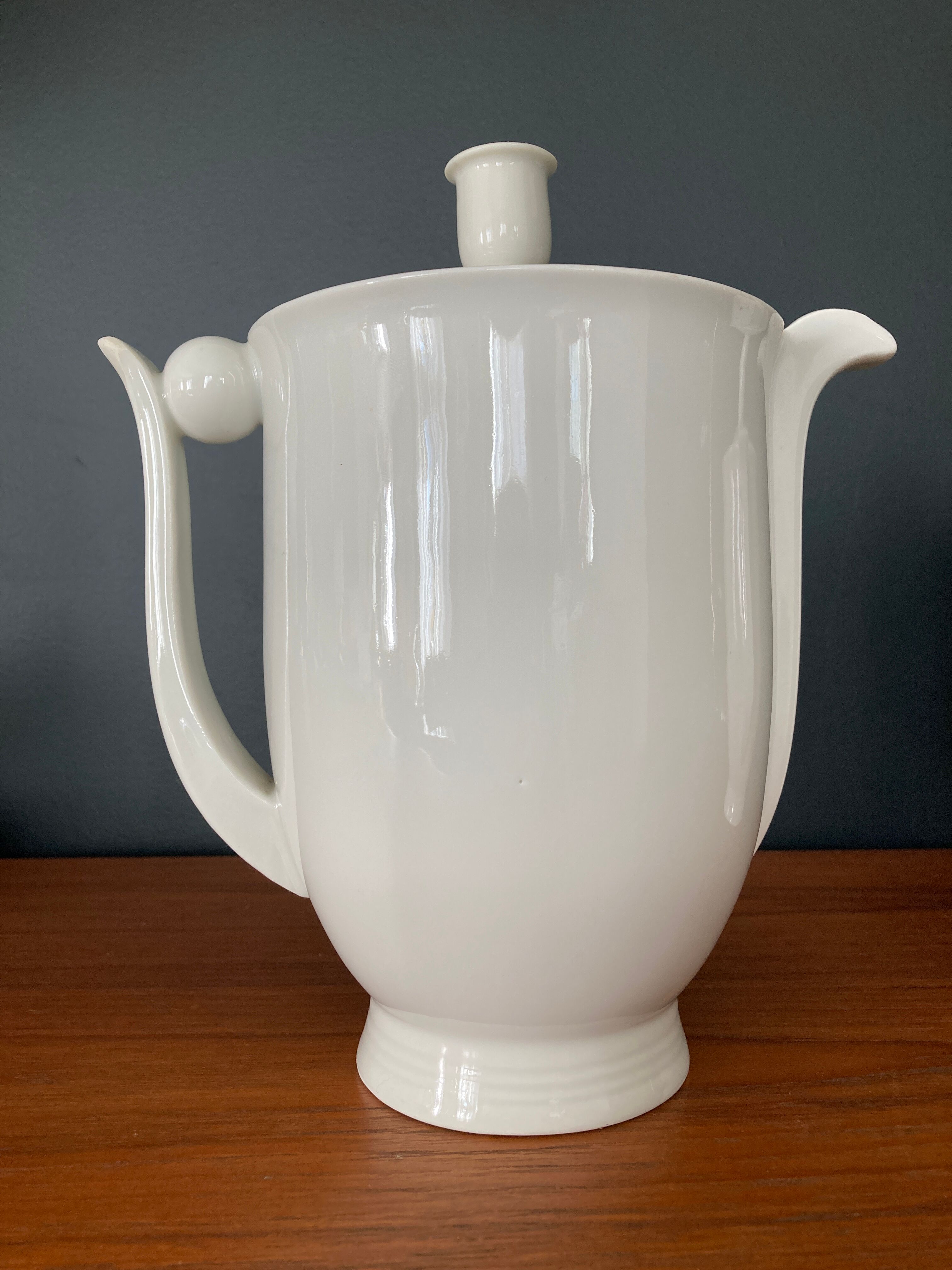 Cafetiere ancienne en porcelaine art deco