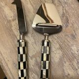 Set of serving cheese knives