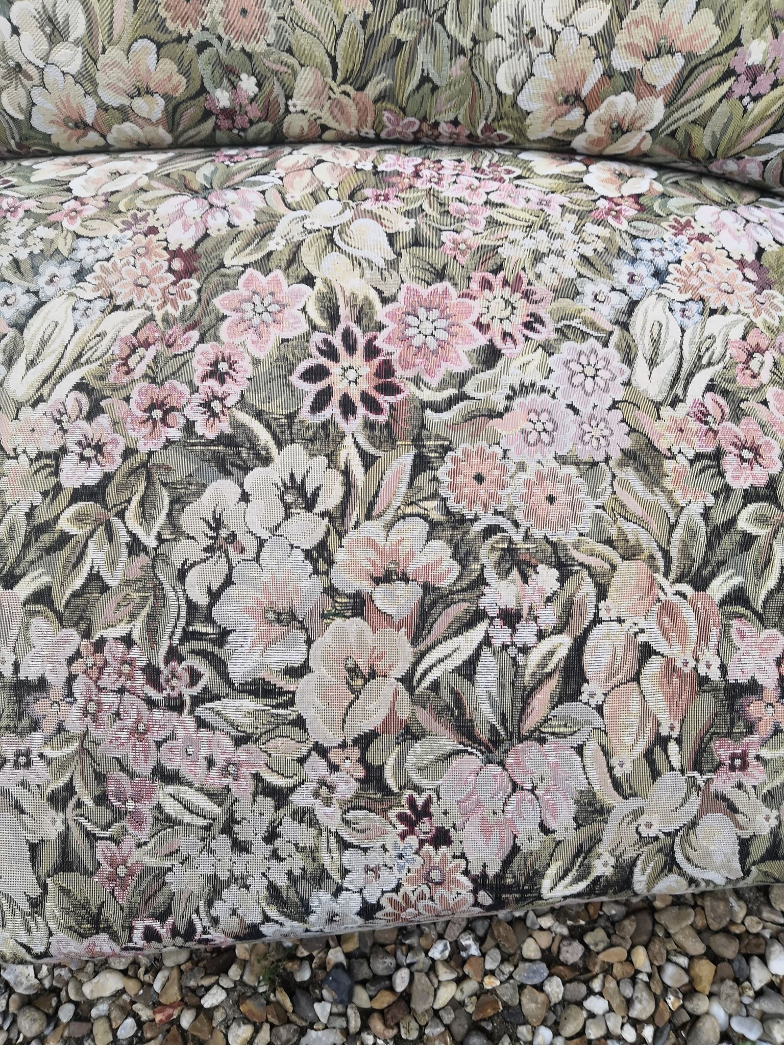 Vintage toad bench sofa with flowers