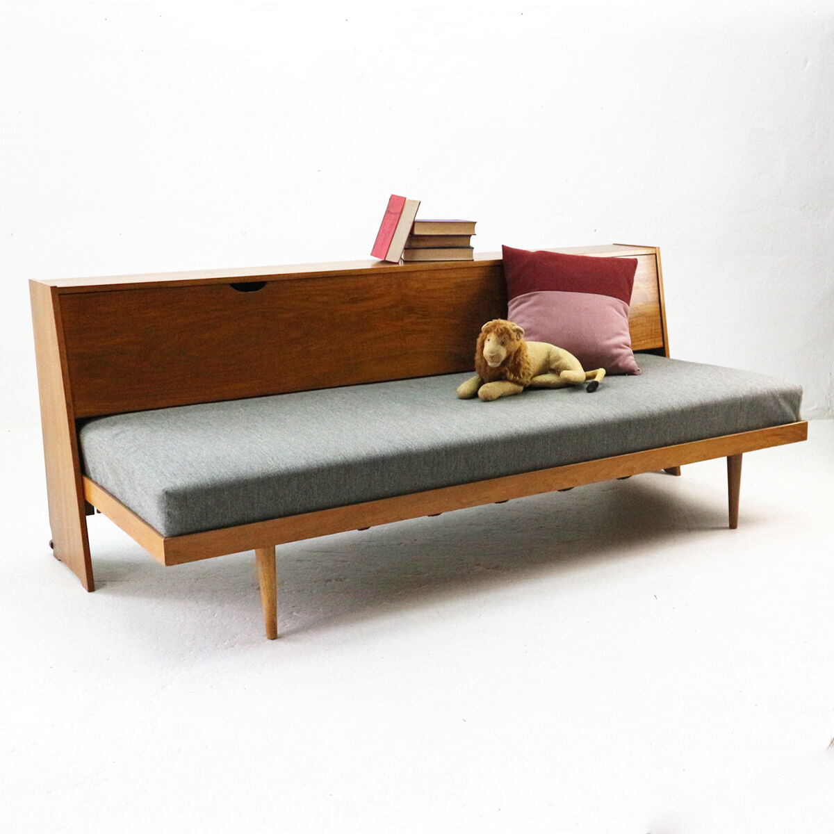 Extendible day bed, walnut with grey cover 1960