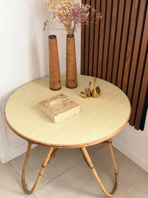 Table d’appoint ronde tripode en rotin vintage