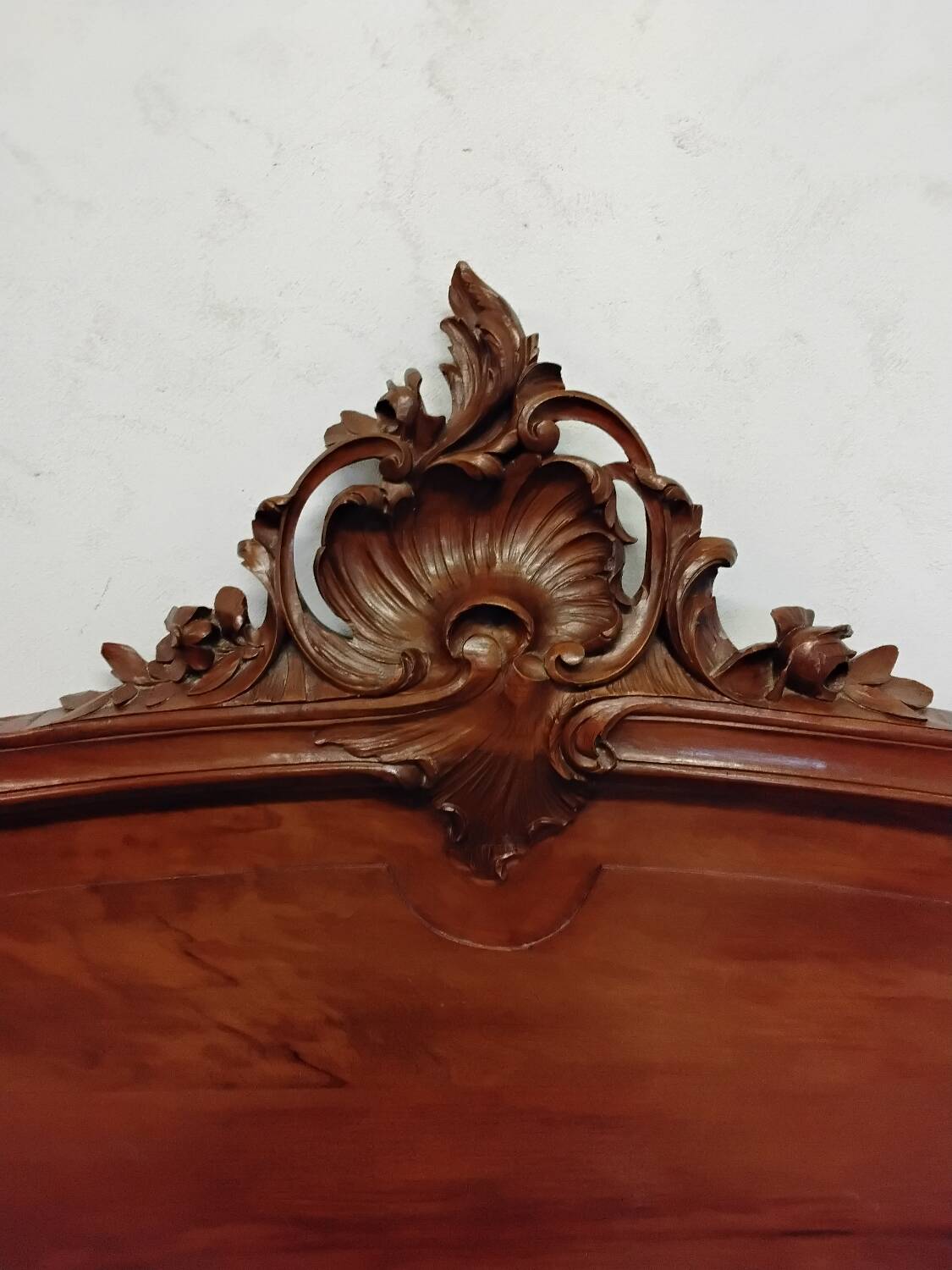 Headboard made of carved wood