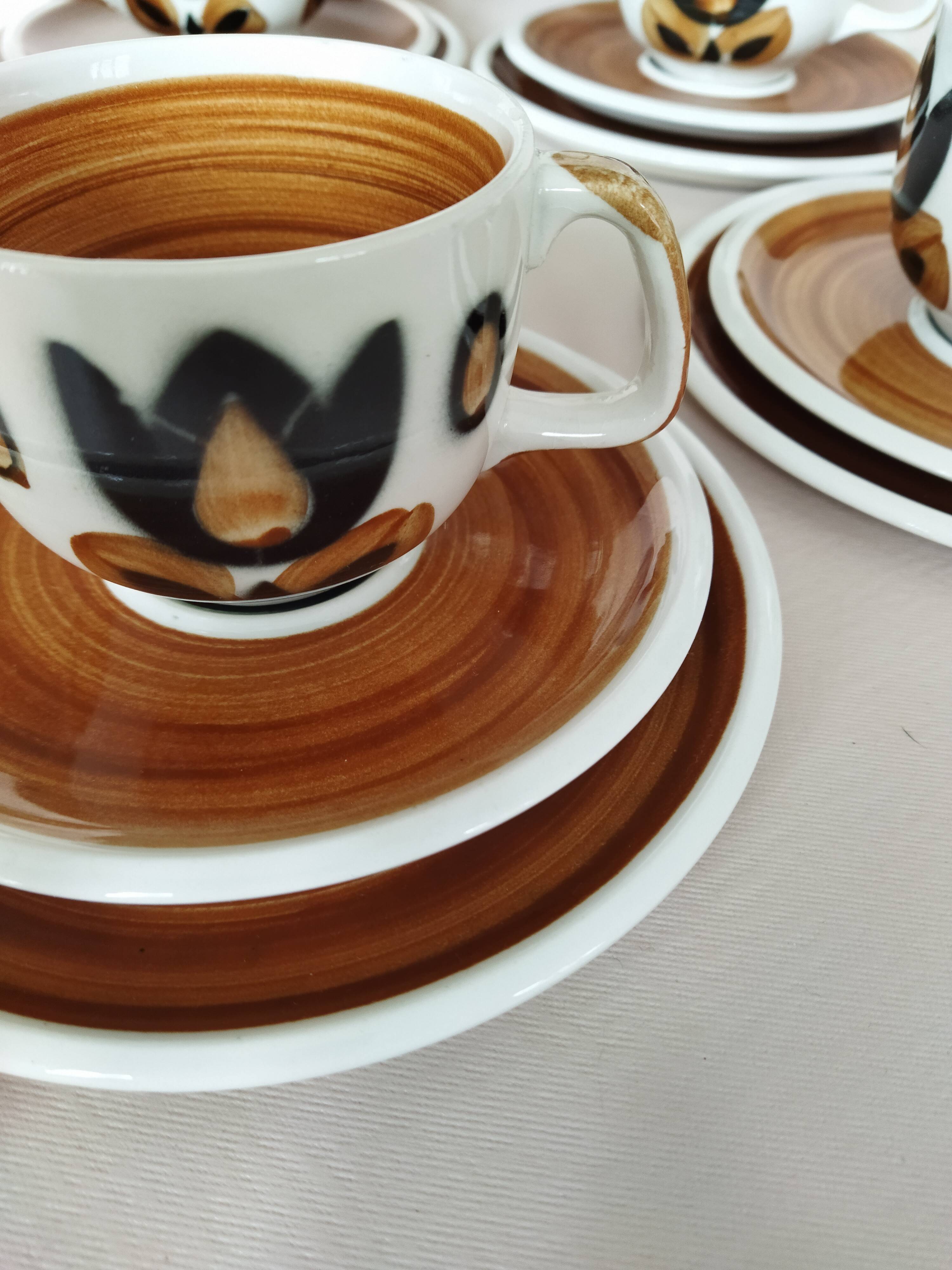6 cups and cake plates Kimono Boch La Louvière