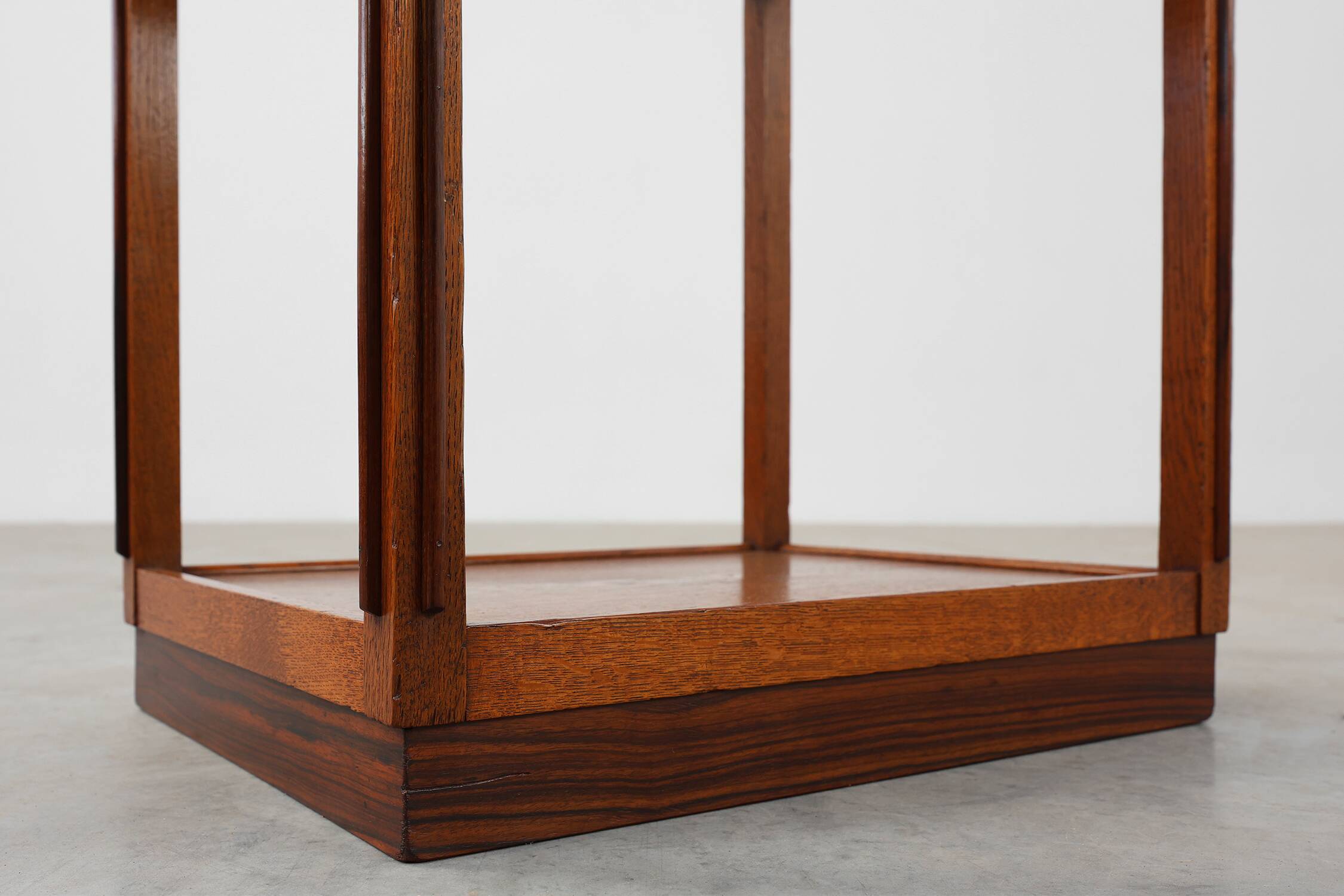 Table d'appoint ou cabinet de style École d'Amsterdam, Pays-Bas vers 1915