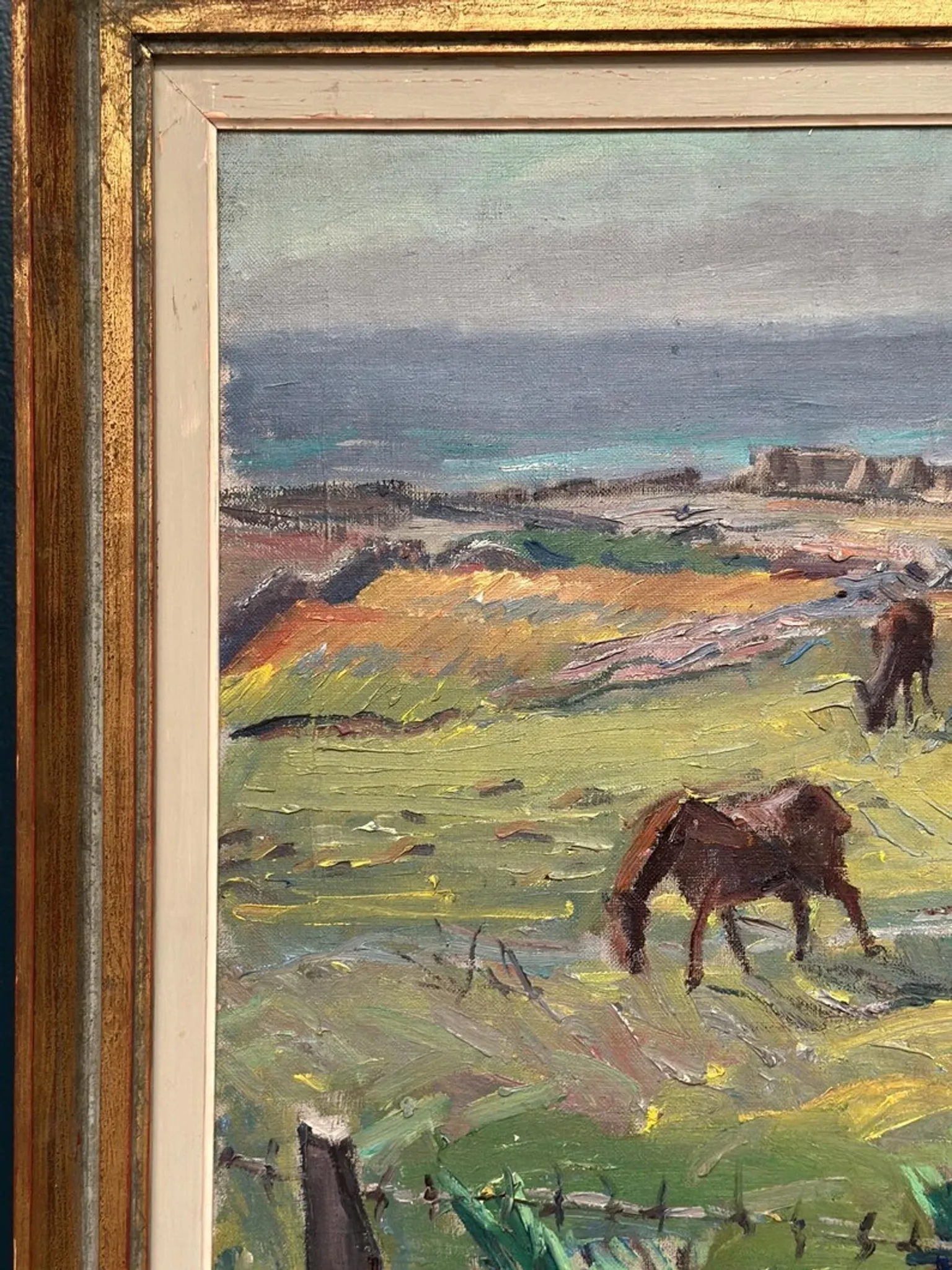Original Swedish Oil on Canvas – "Coastal Scene with Horses" by Georg Lodström – Signed – 1947 – Framed – 77 × 66 cm