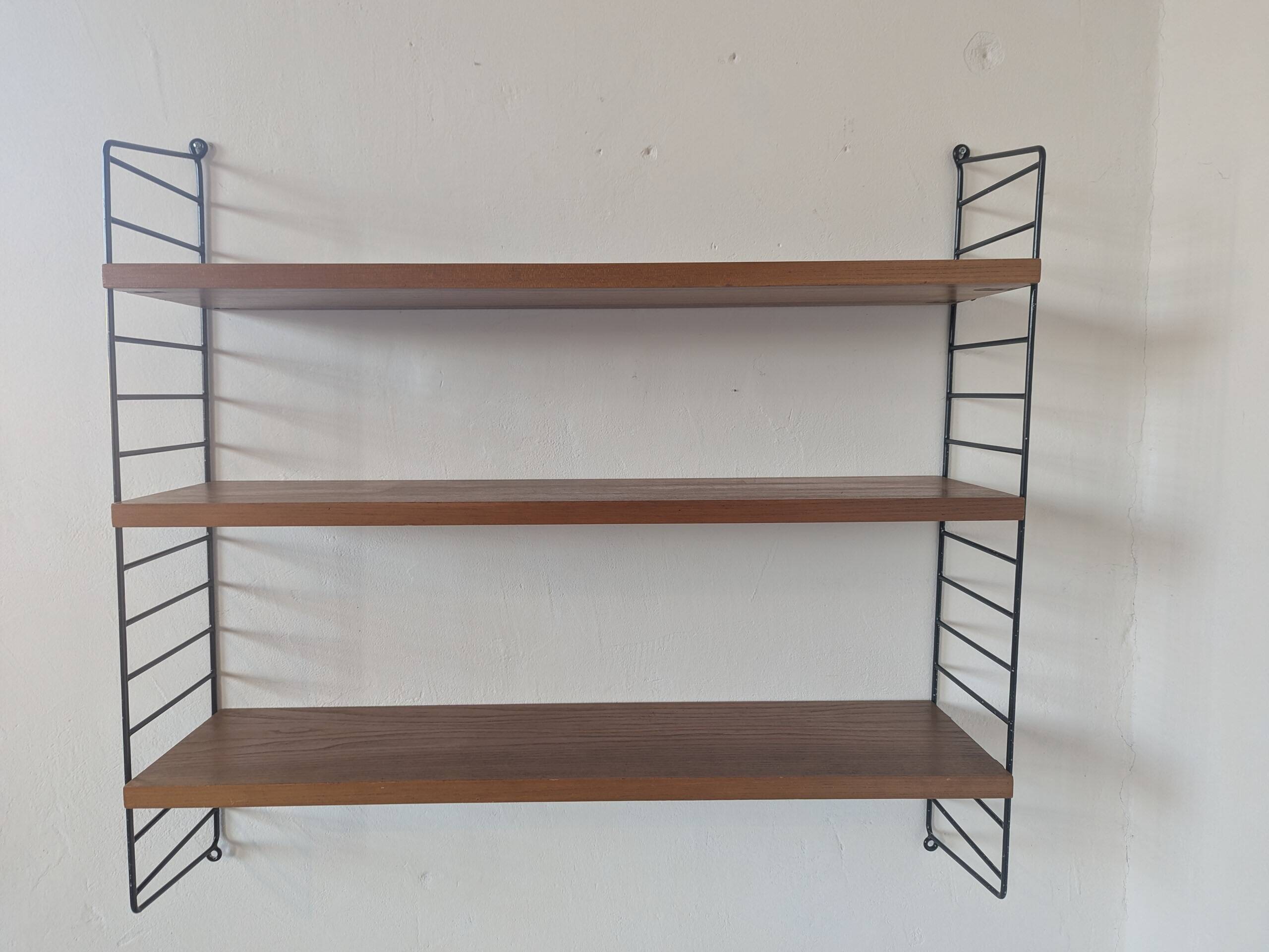 String shelf