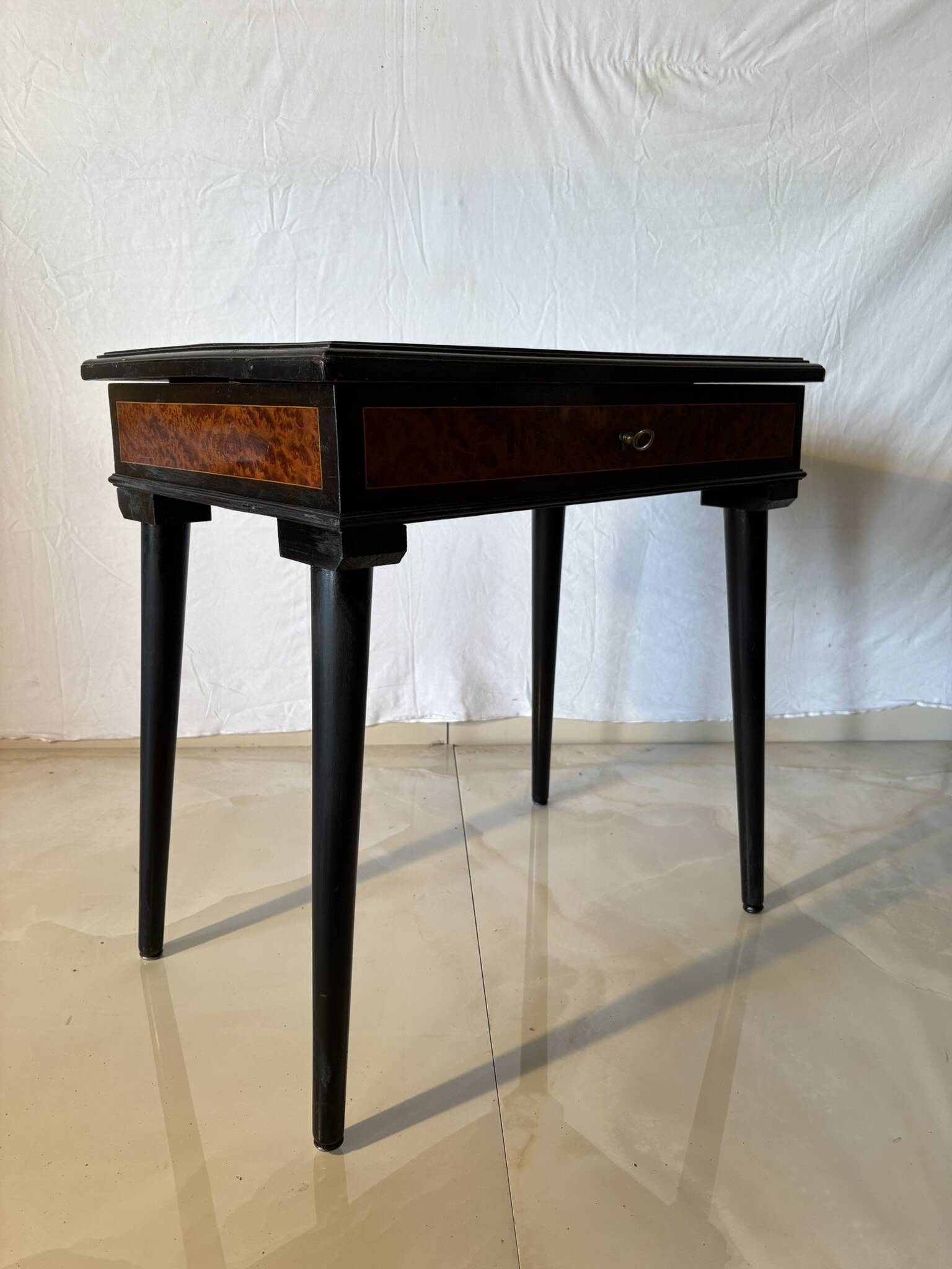 Antique Napoleon III style dressing table – Blackened wood and walnut burl