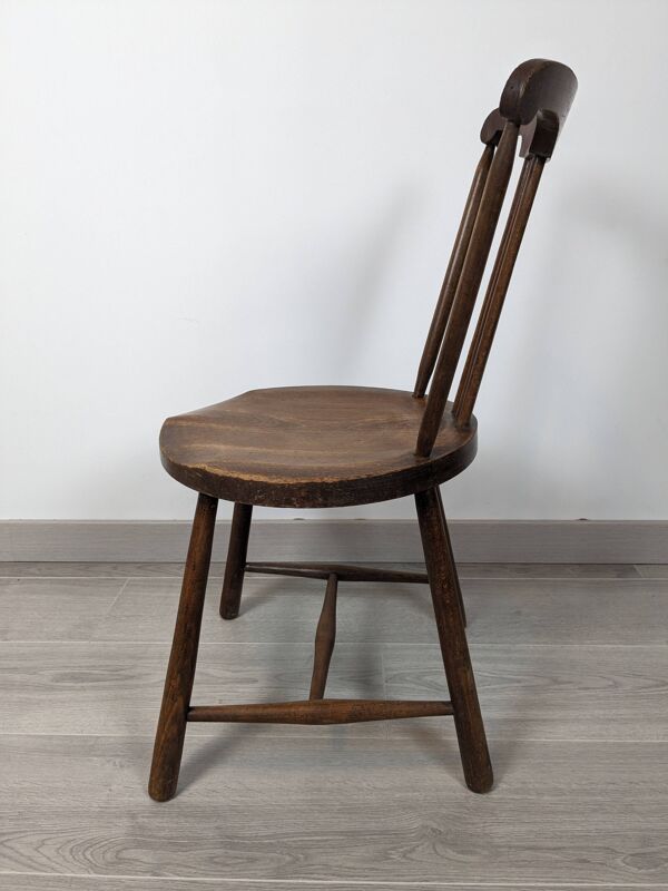 Chaise basse de bistrot anglaise XIXᵉ en bois patiné