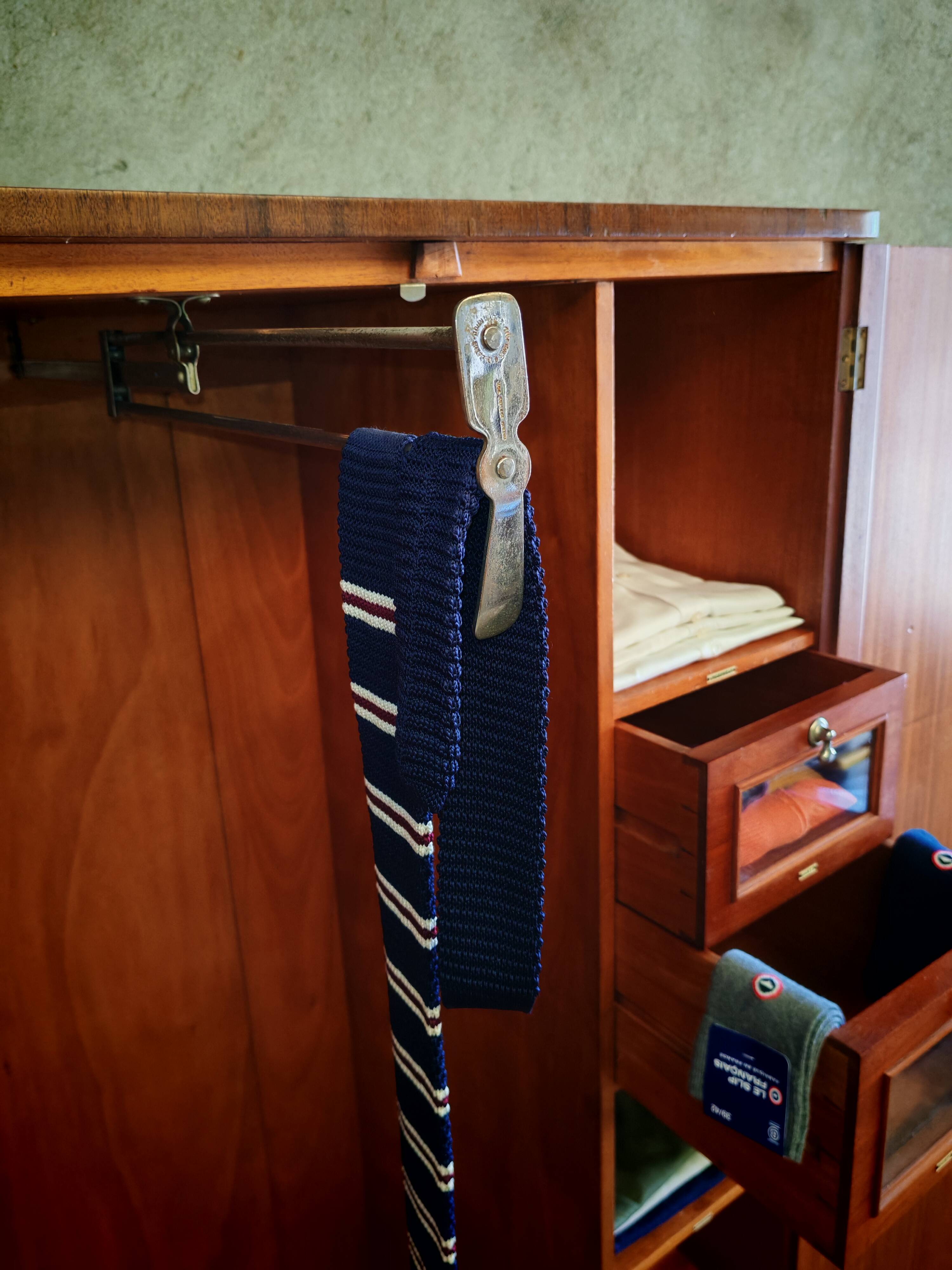 Armoire cabine, de voyage, penderie anglaise
