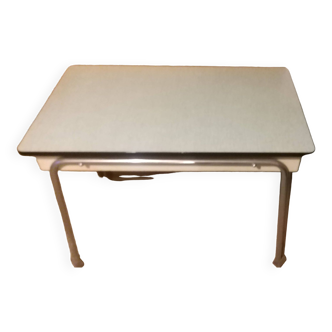 Formica table in good condition with extensions