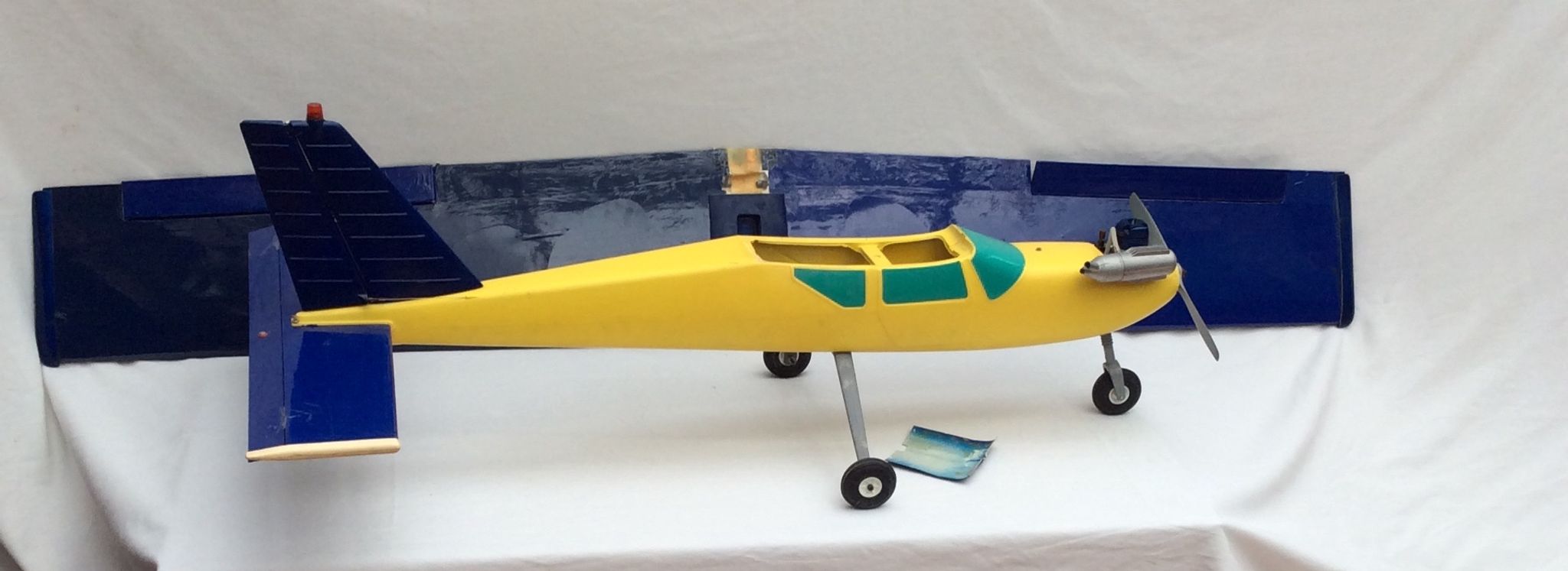Model airplane circa 1980 years with gasoline engine in plastic dimension H-25cm- L-105- Pr-170