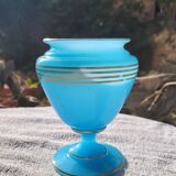 Vase balustre en opaline bleue