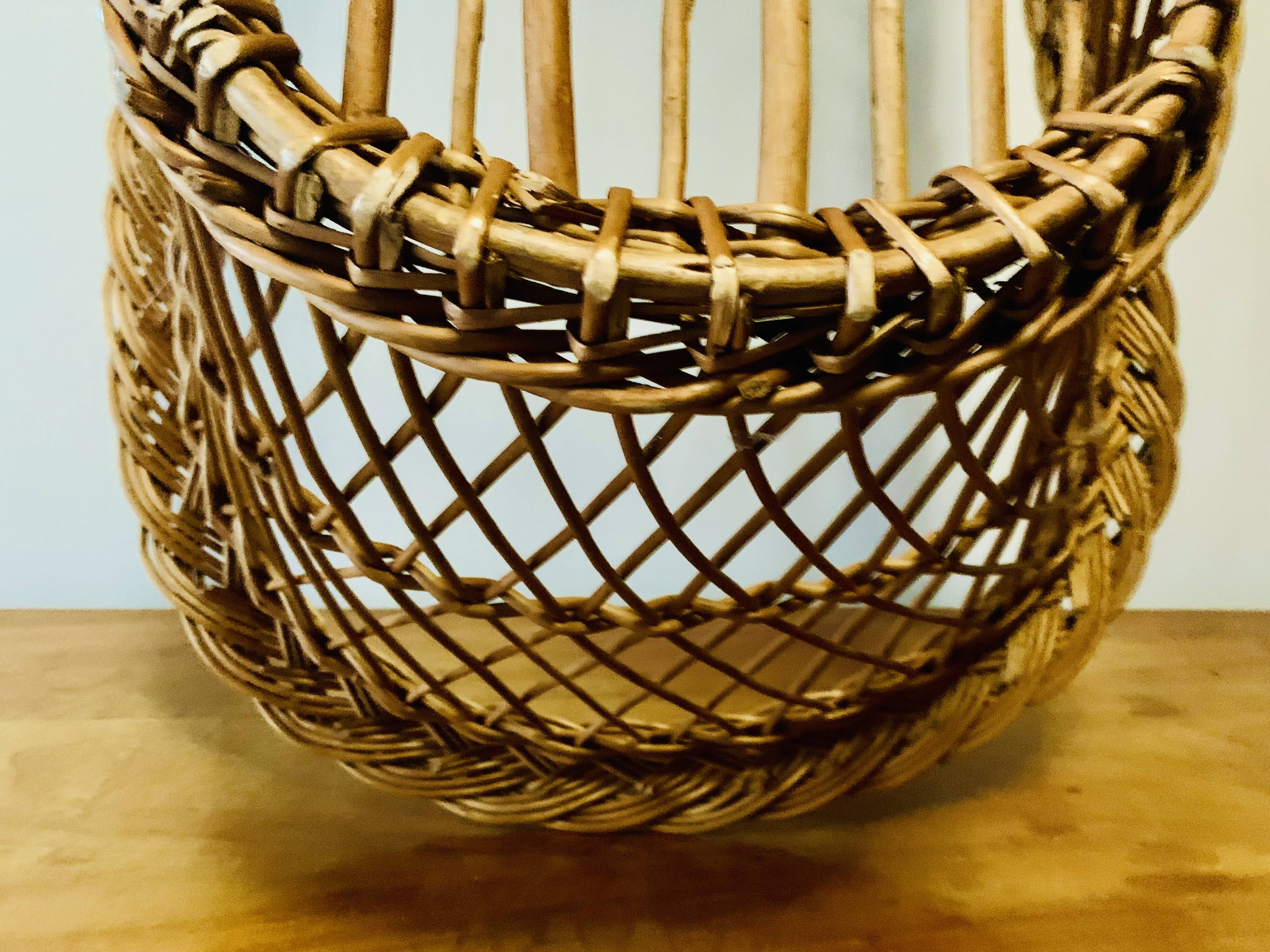 Vintage wicker bassinet