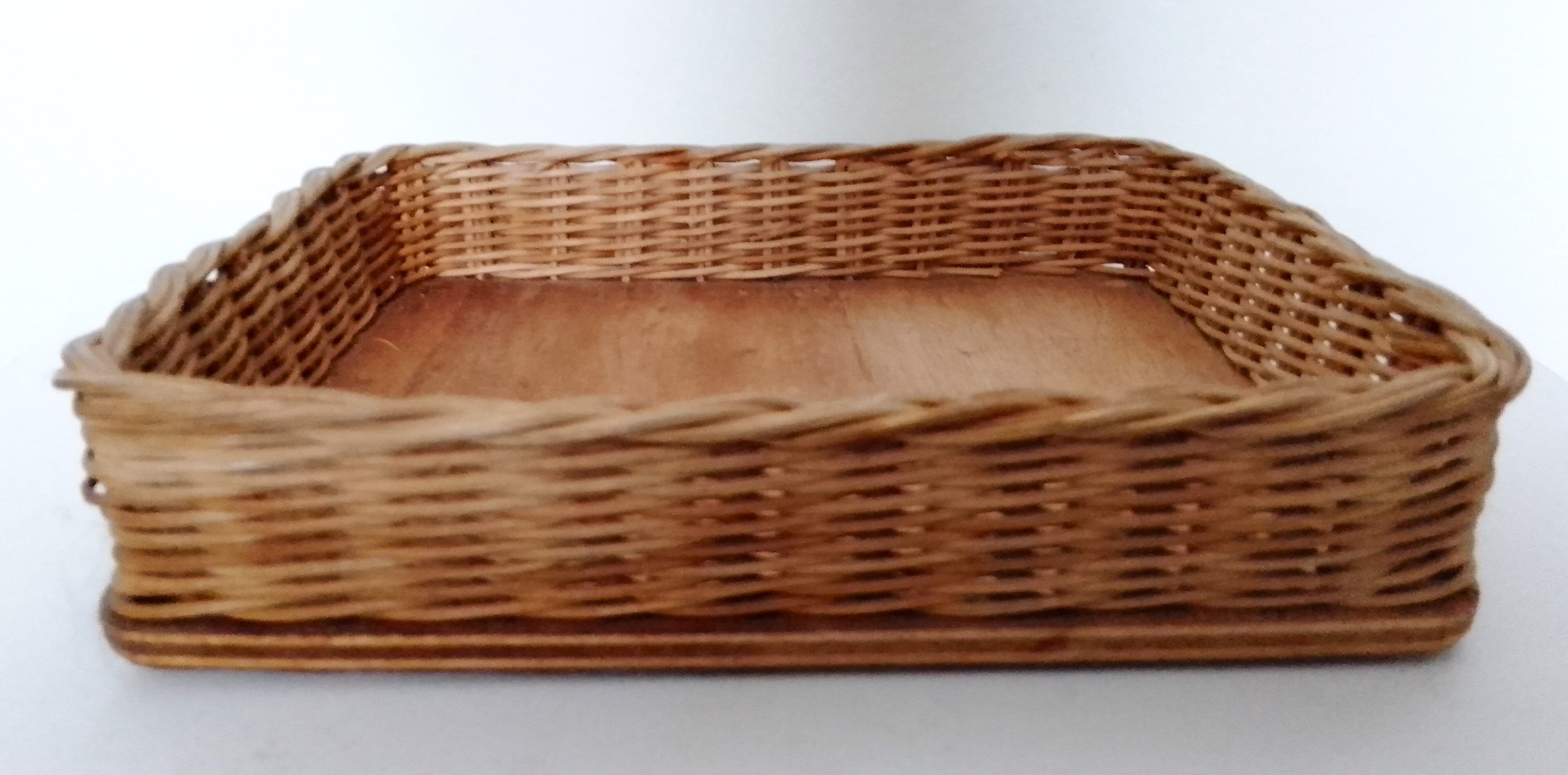 Set with appetizers, wicker tray and 3 colored glass ramekins