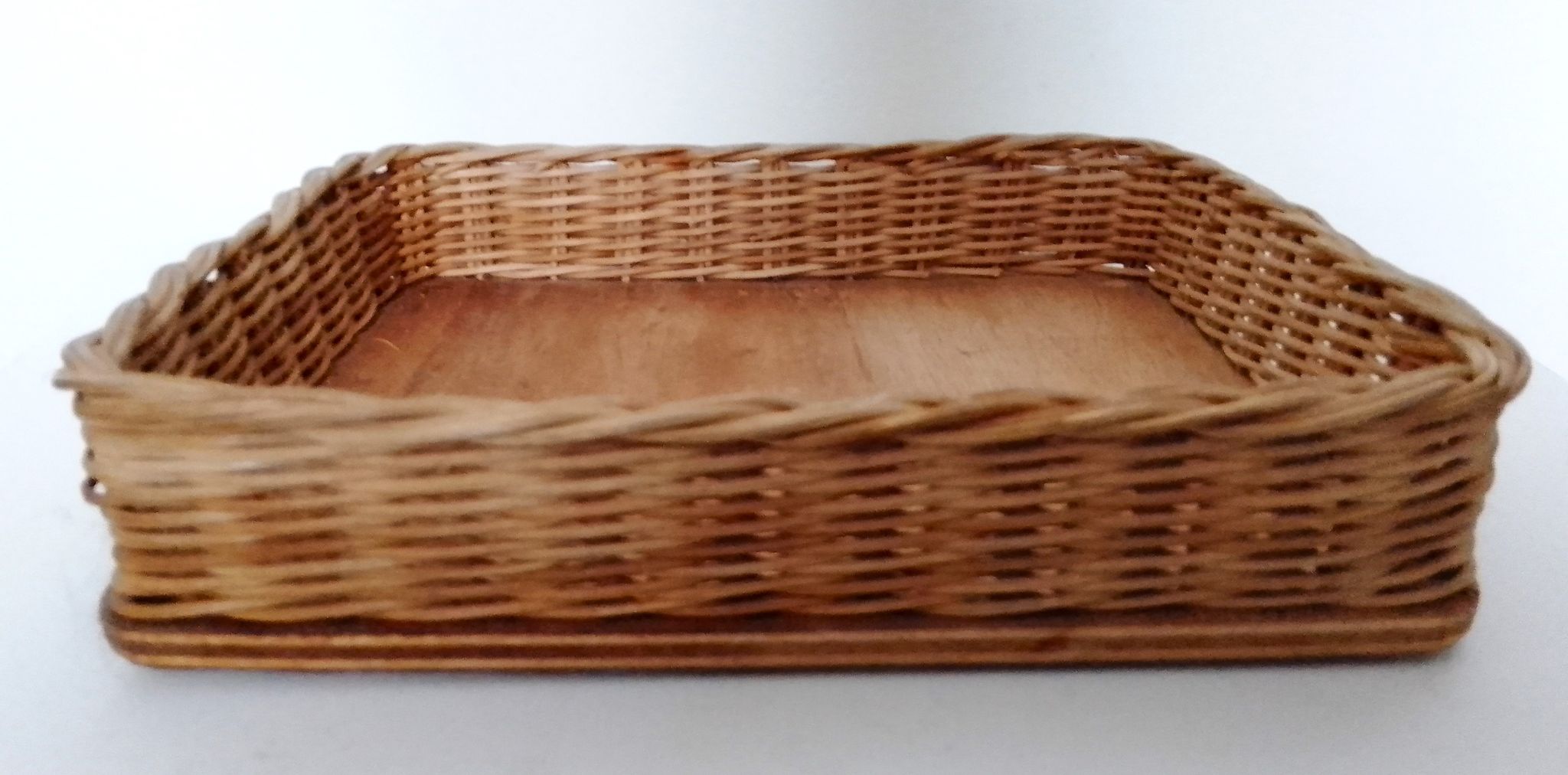 Set with appetizers, wicker tray and 3 colored glass ramekins