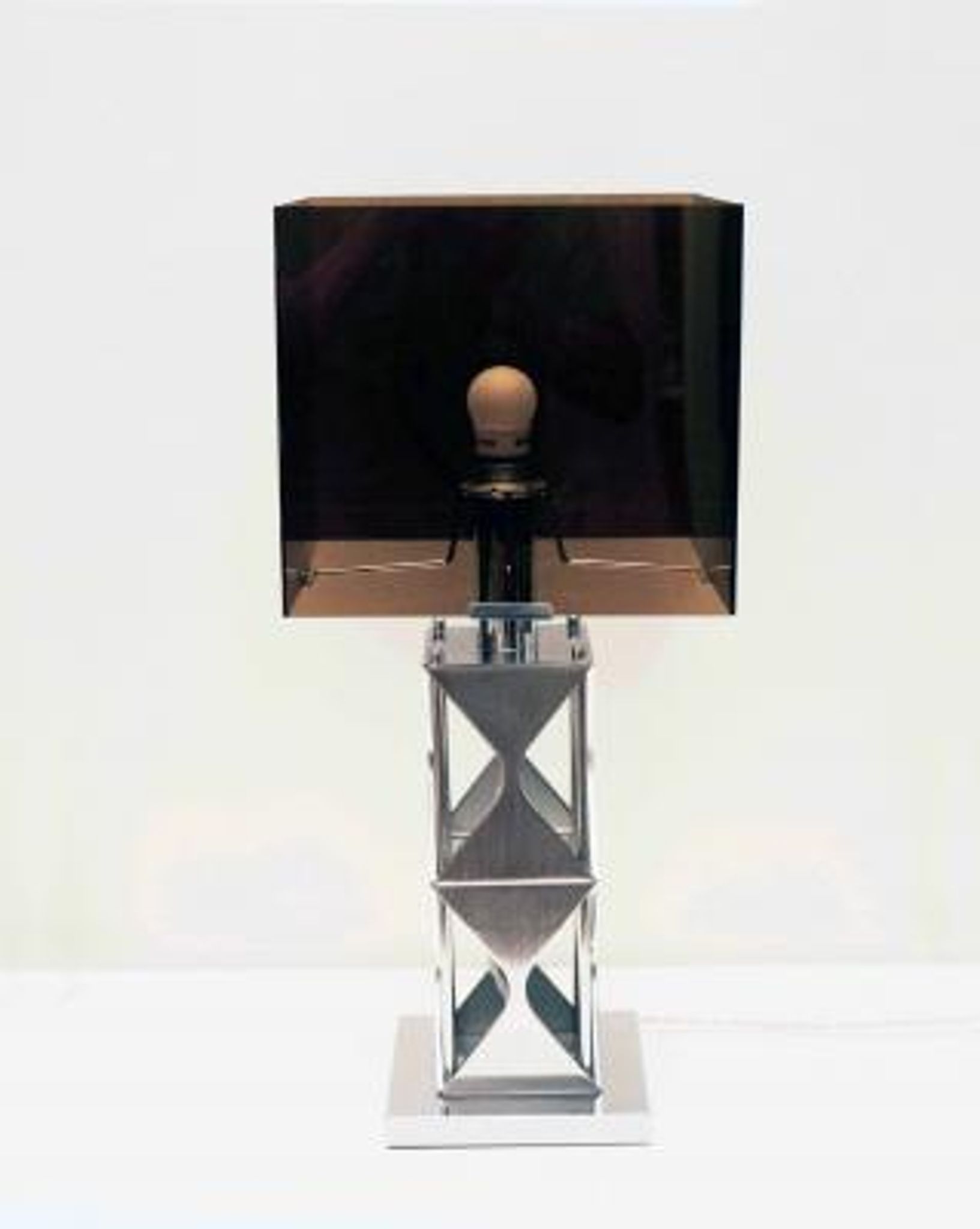 Lampe en plexiglas fumé et acier satiné, 1970