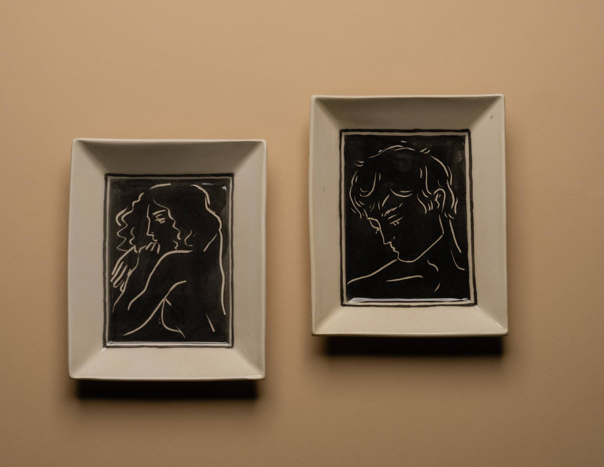 Vide-poche en céramique noire et blanche