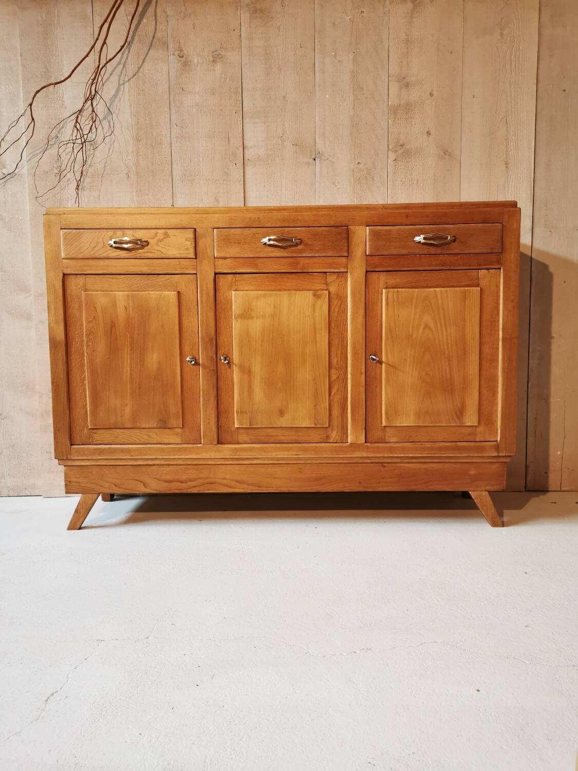 Compass feet sideboard