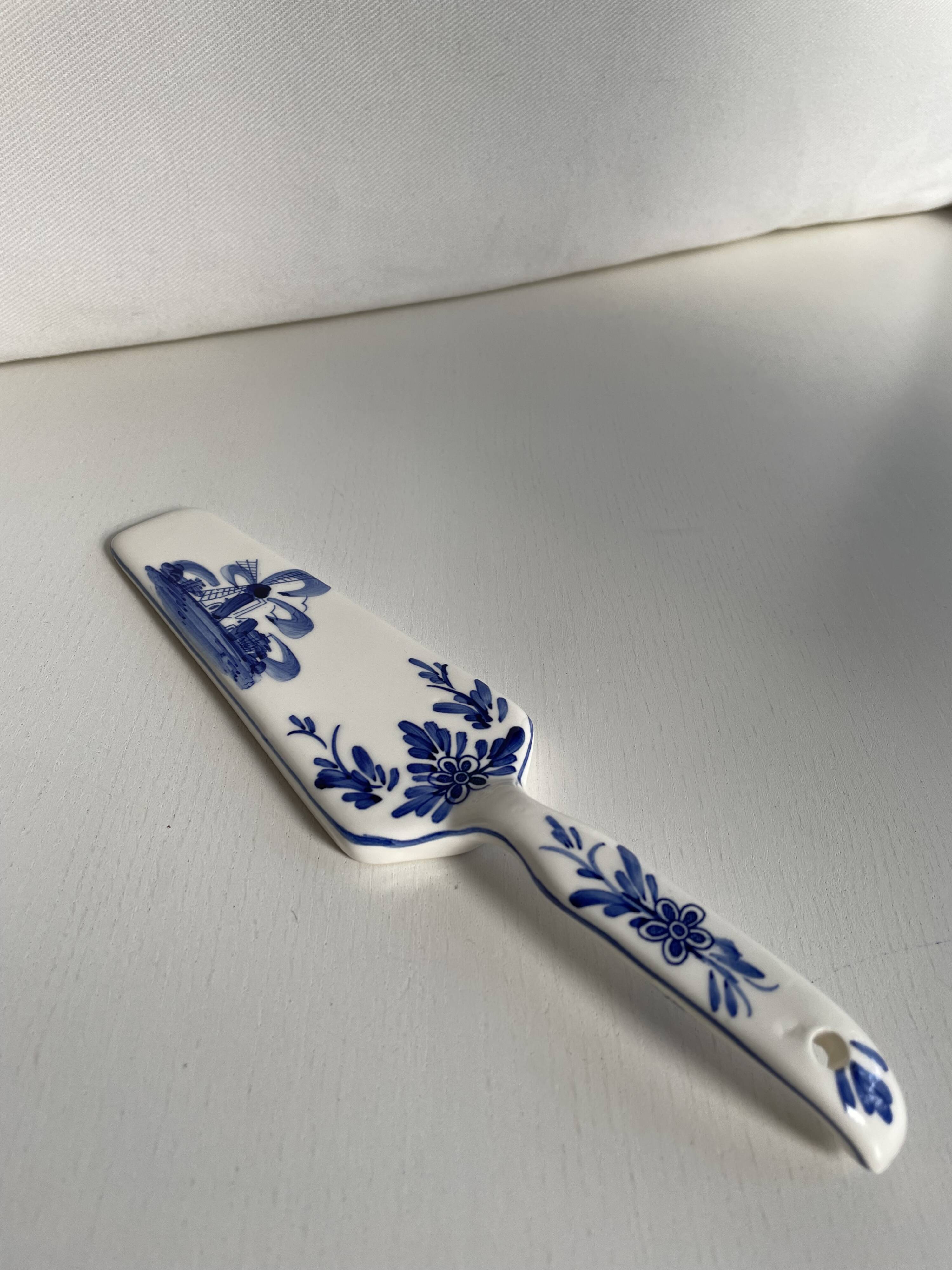 Pelle à tarte peinte à la main de Delft vintage
