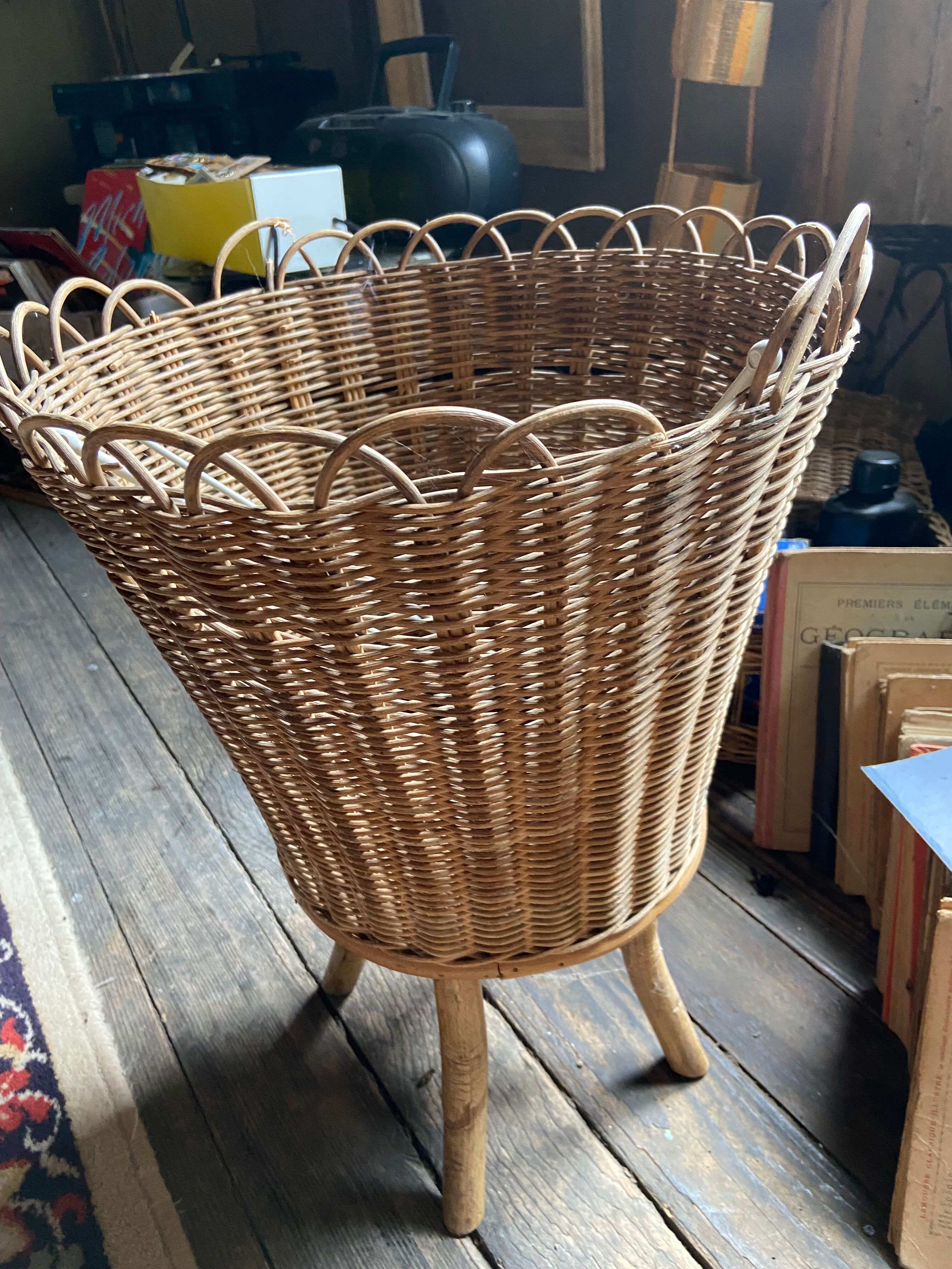 Rattan basket on feet
