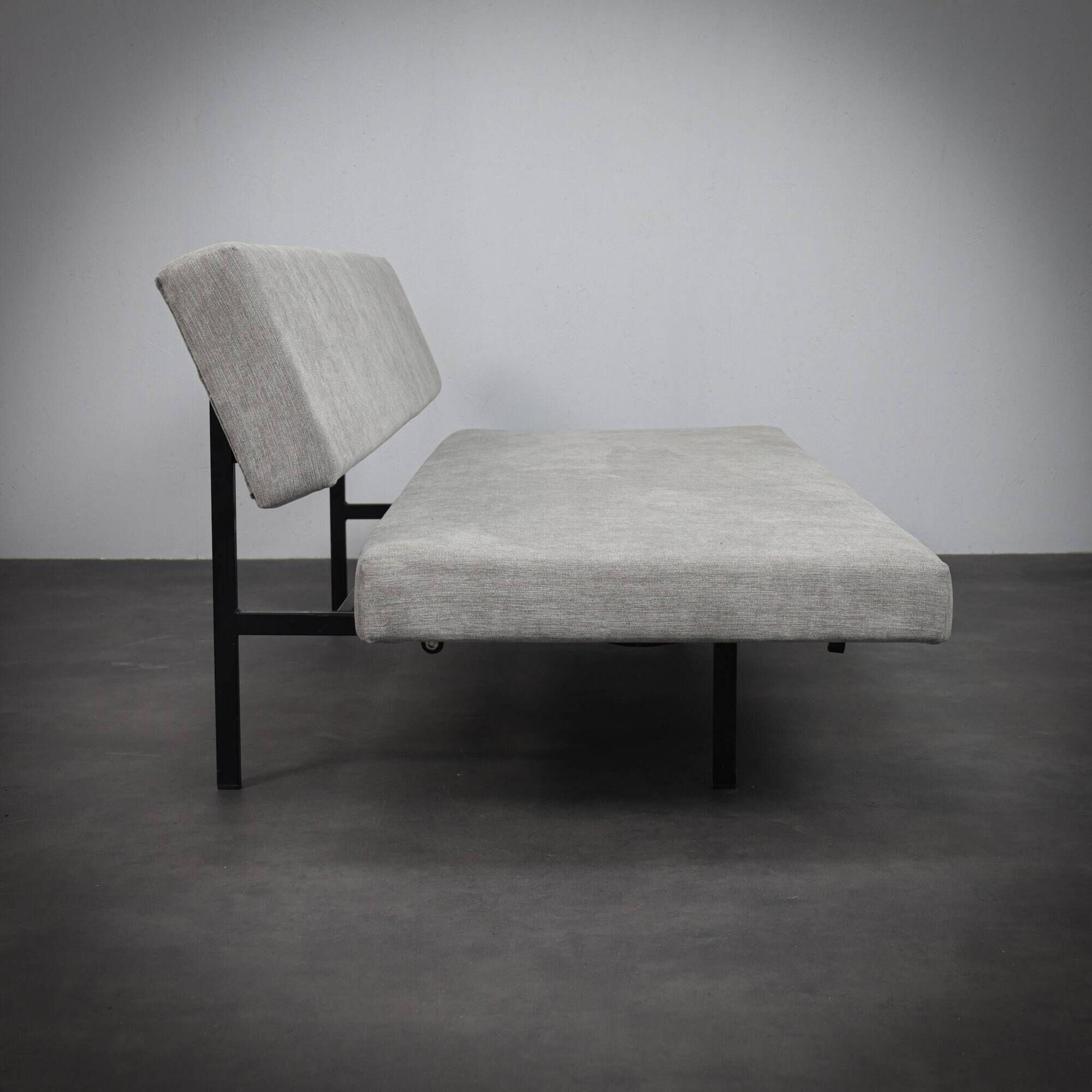 Dutch minimalist sofa from the 1950s, model 540 by Gijs van der Sluis for Gispen, 1960s.