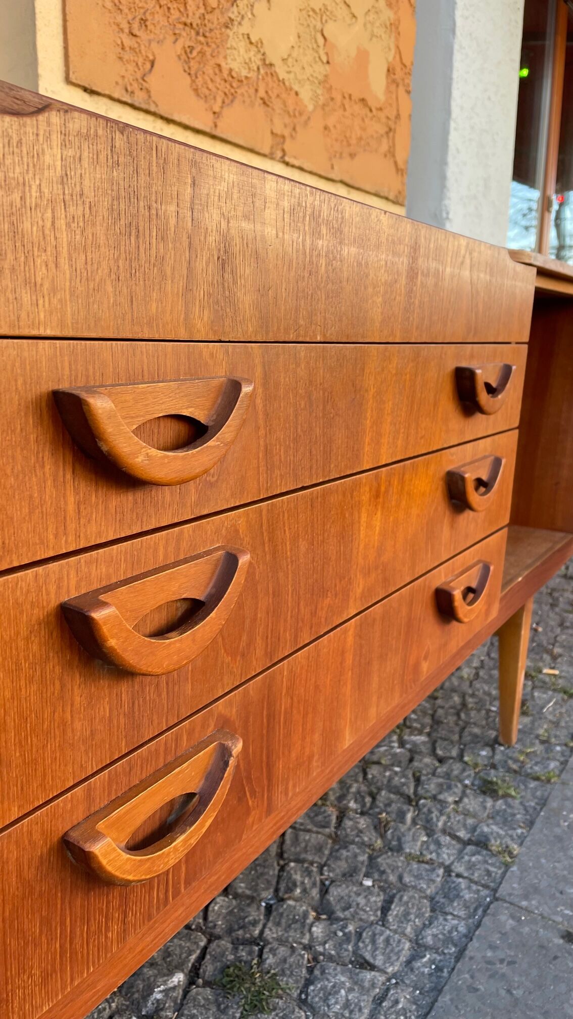 Atypical teak row from the 60s