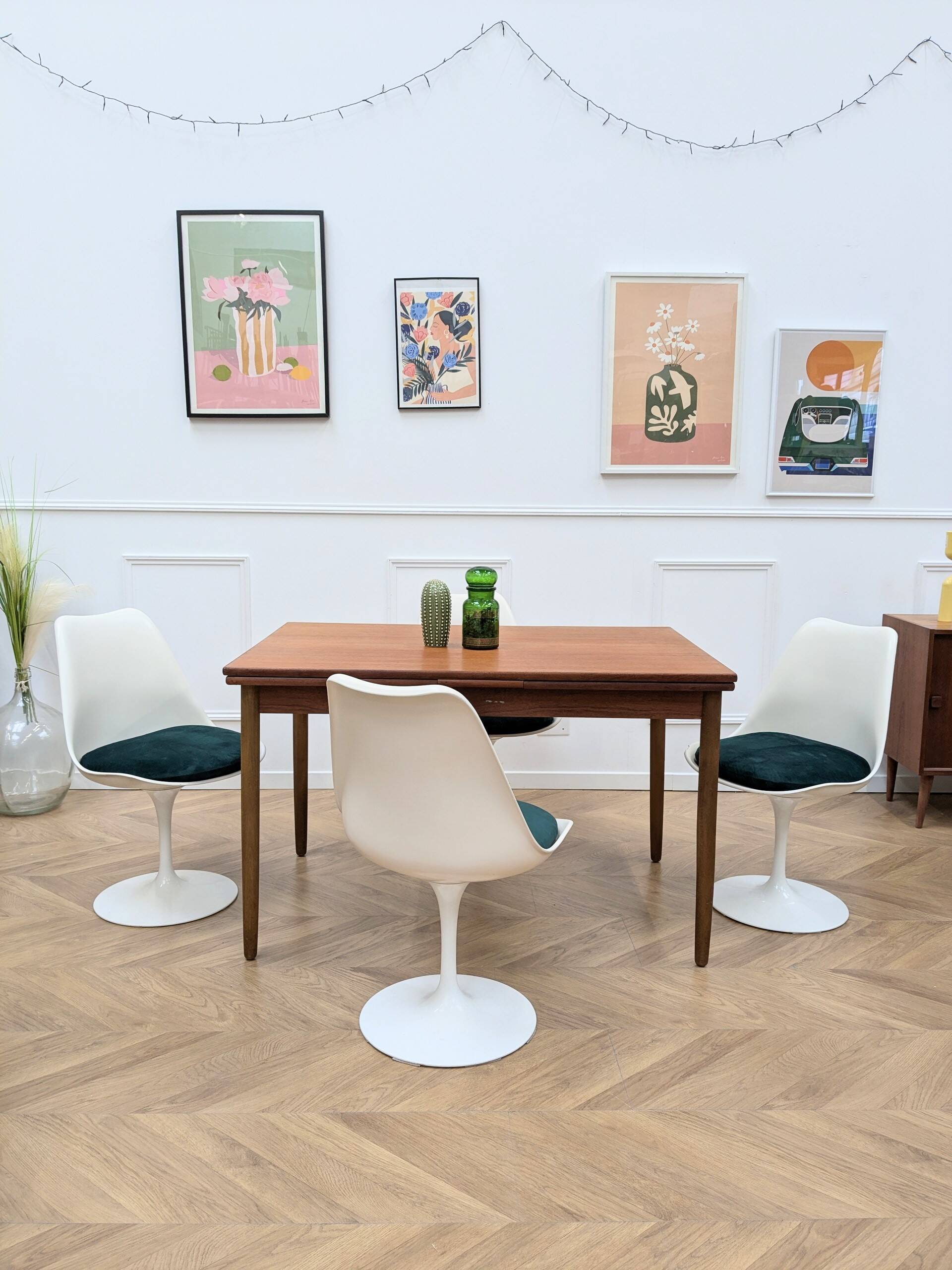 Tulip Chairs by Eero Saarinen