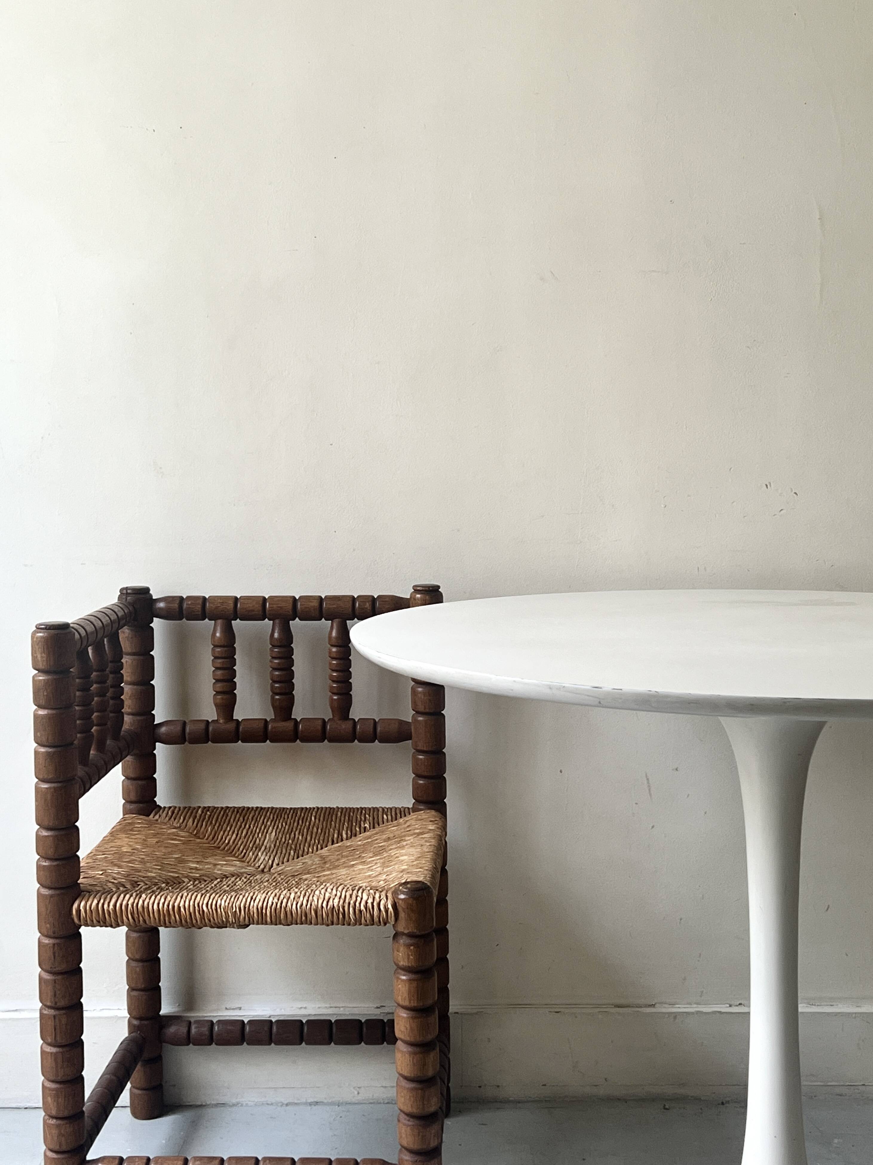 Tulip dining table by Saarinen, designed by Maurice Burke for Arkana, 1970 design.