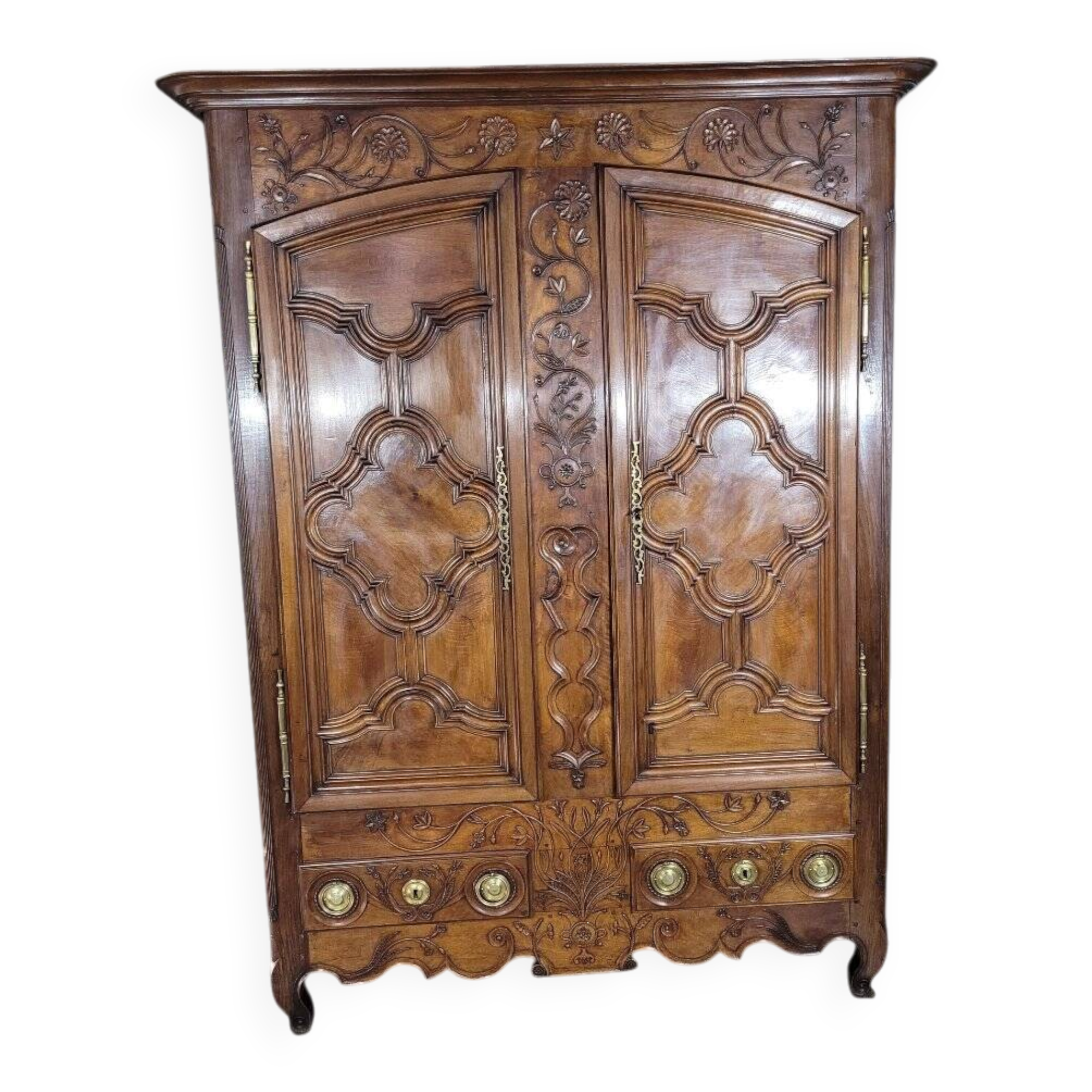 Armoire Louis XV en noyer et chêne
