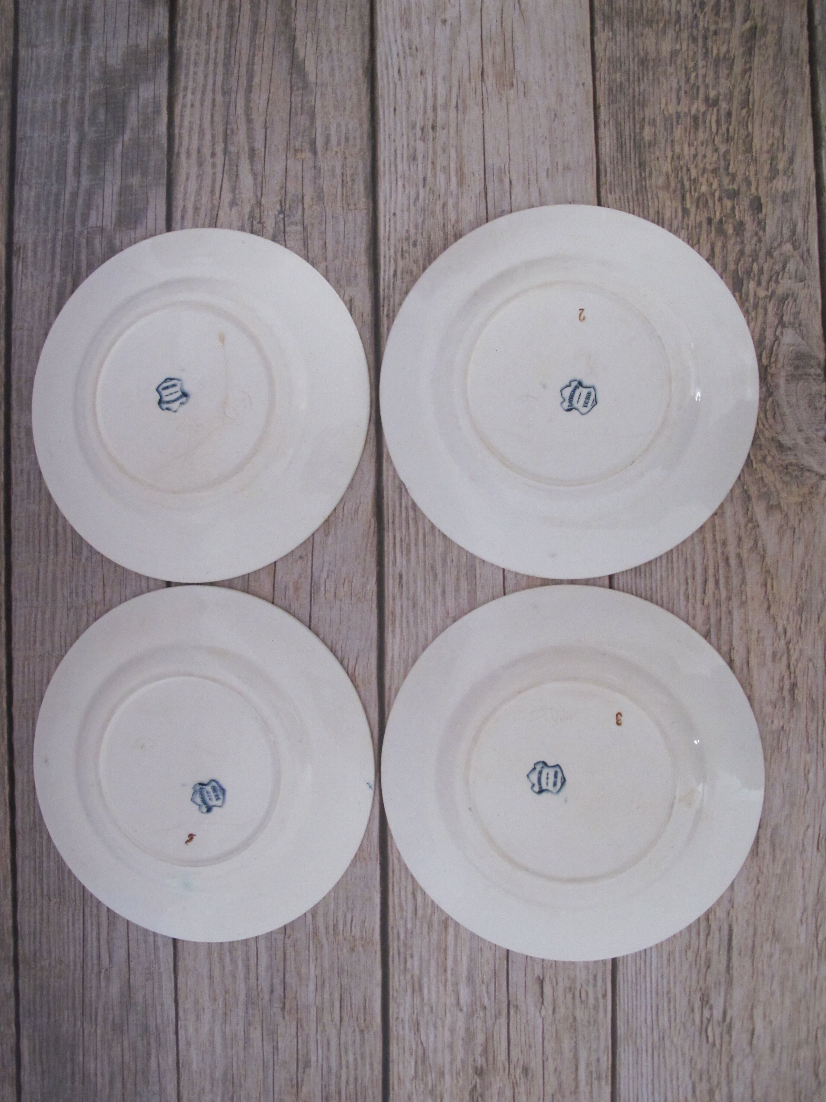 4 dessert plates in iron earth from Longwy