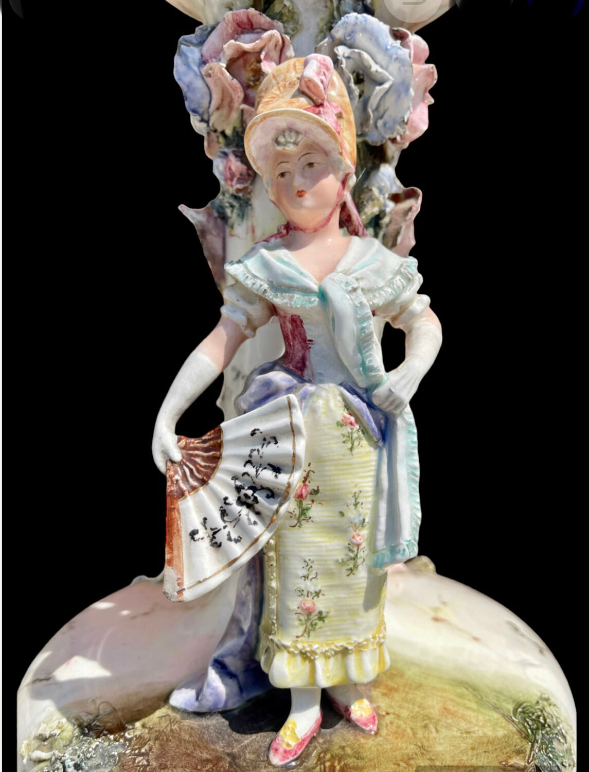 Paire de vases en barbotine