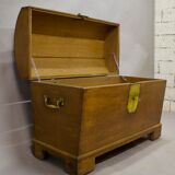 Treasure oak domed top chest