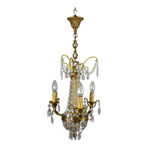 beau lustre à pampilles.