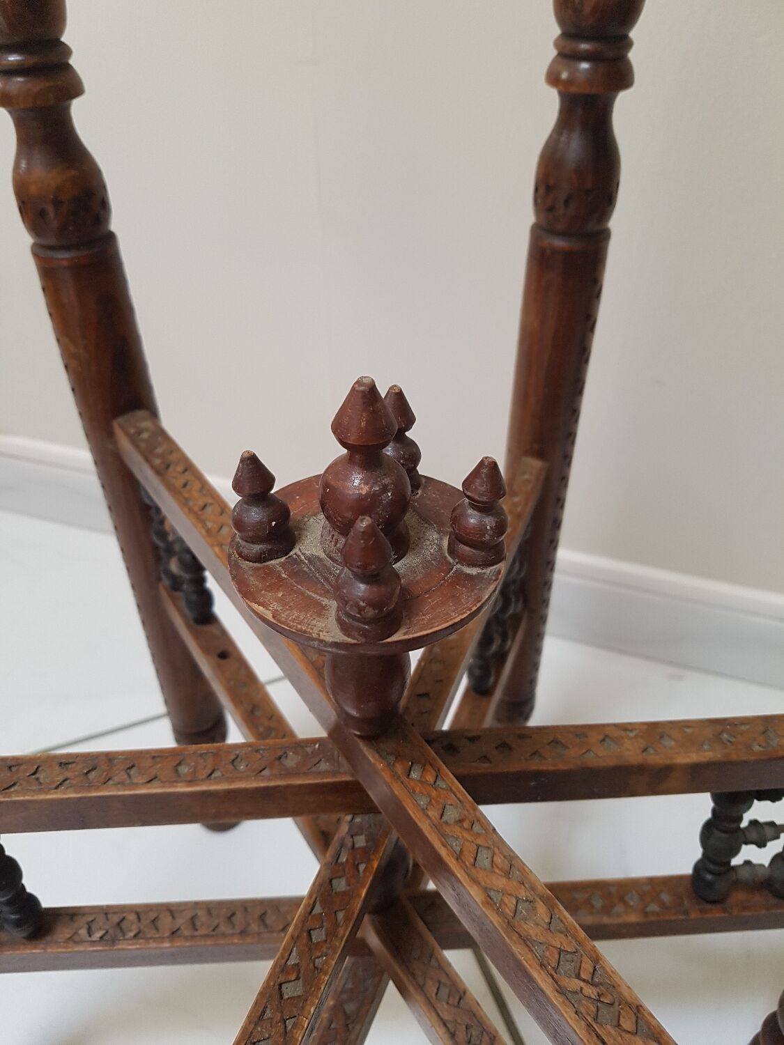 Vintage moroccan table in wood, copper and mother-of-pearl