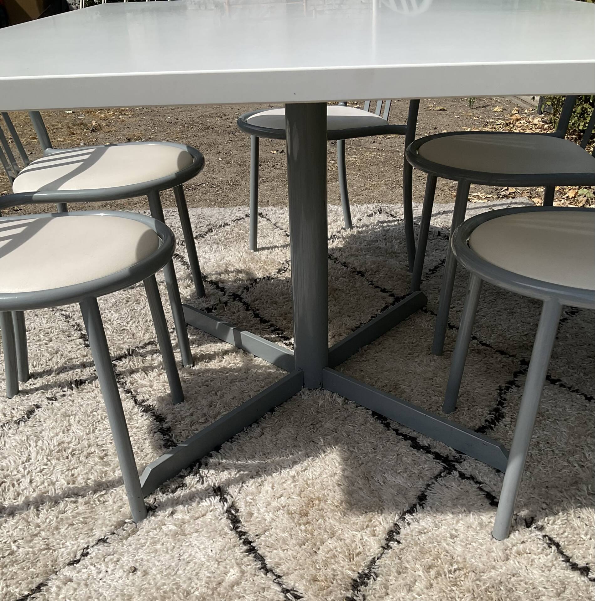 Ensemble Robert Mallet Stevens table à manger et 5 chaises