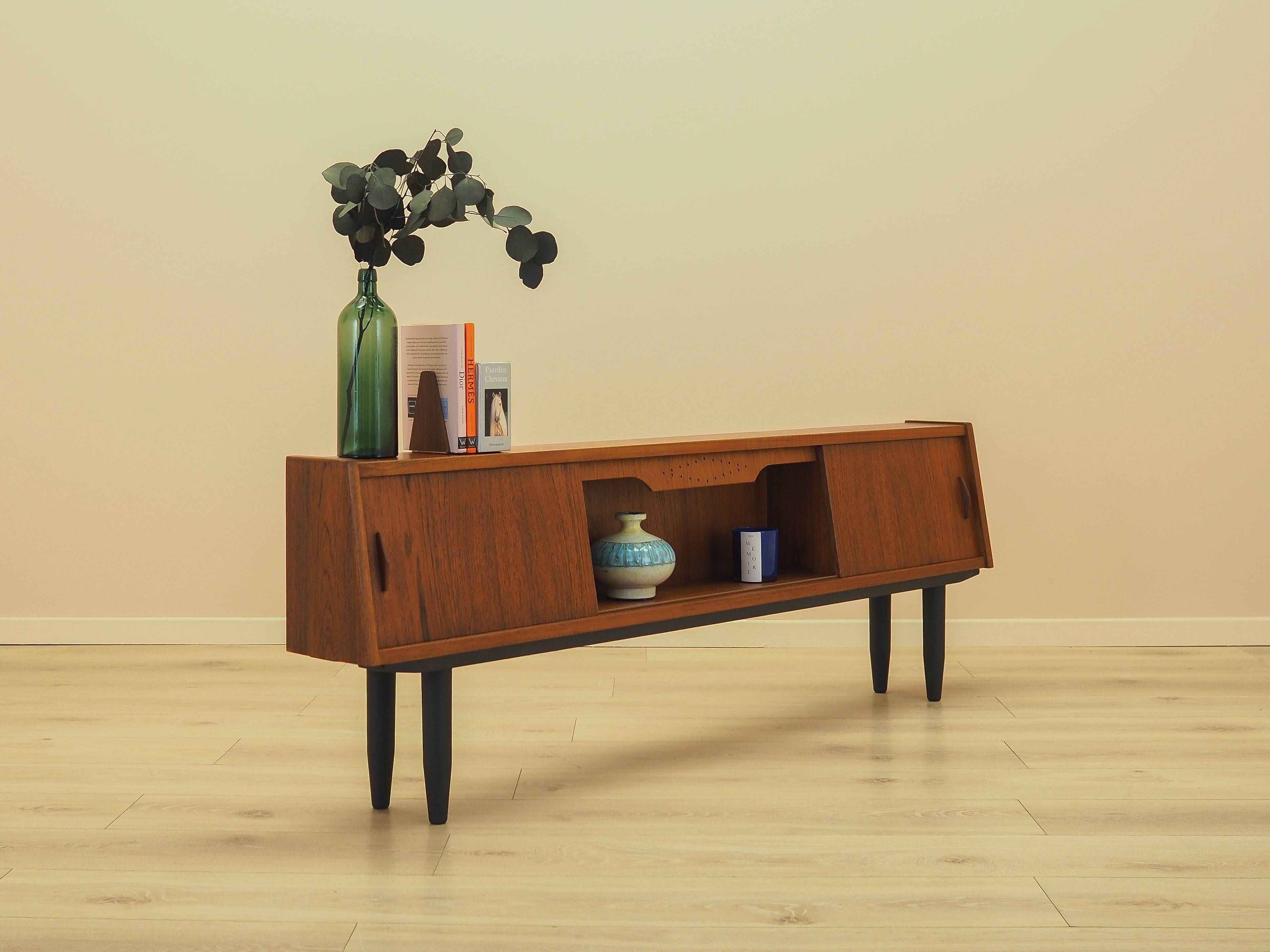 Buffet en teck avec éclairage intérieur, danois, années 1960.