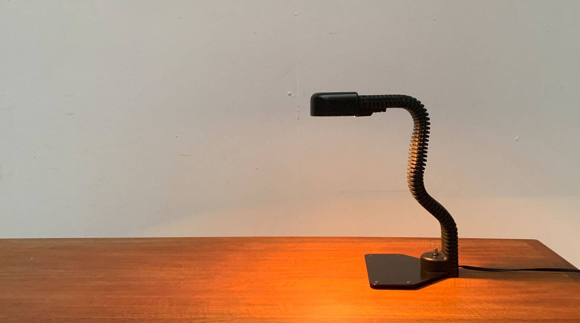 Vintage space age Cobra table lamp by Masayuki Kurokawa