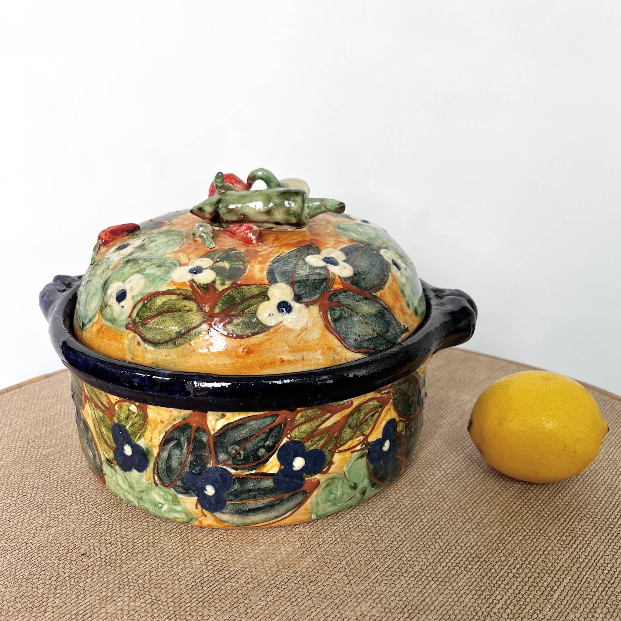 Soupière ancien légumier artisanal