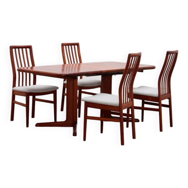 Ensemble danois de 4 chaises Kai Kristansen et une table de Korup, 1960 Danemark.