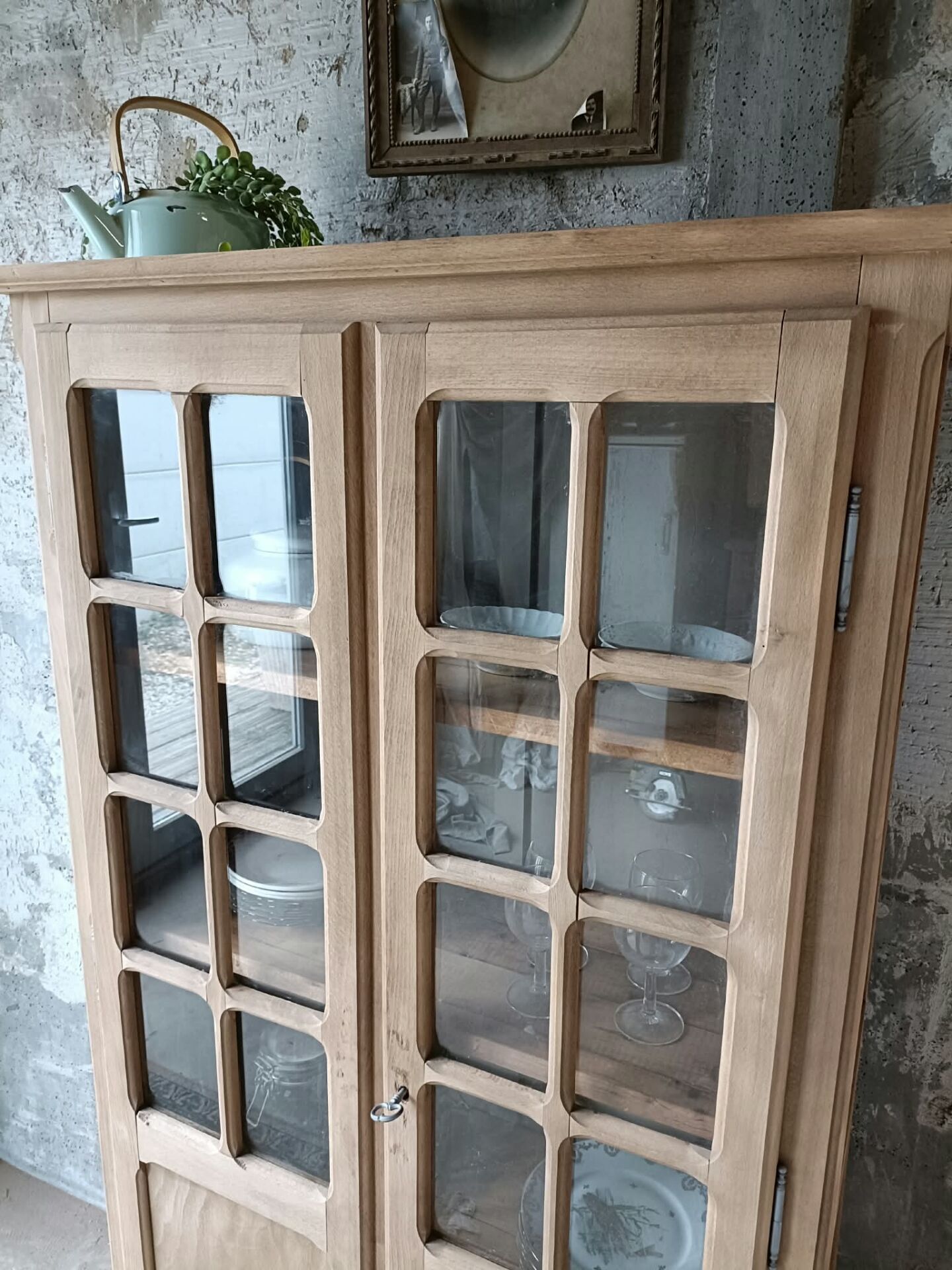 Parisian display cabinet
