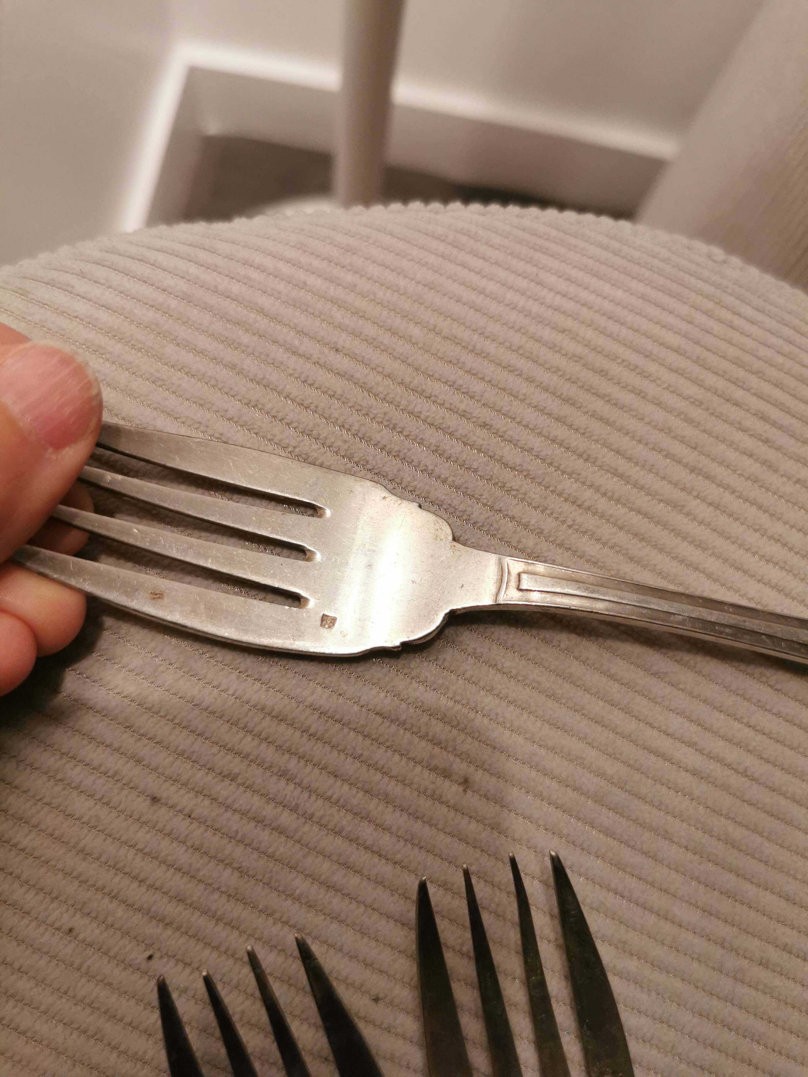 3 silver metal forks