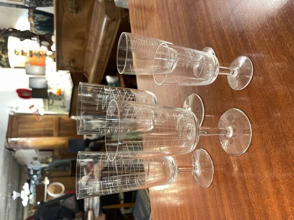 Ensemble de 50 verres cisèlés