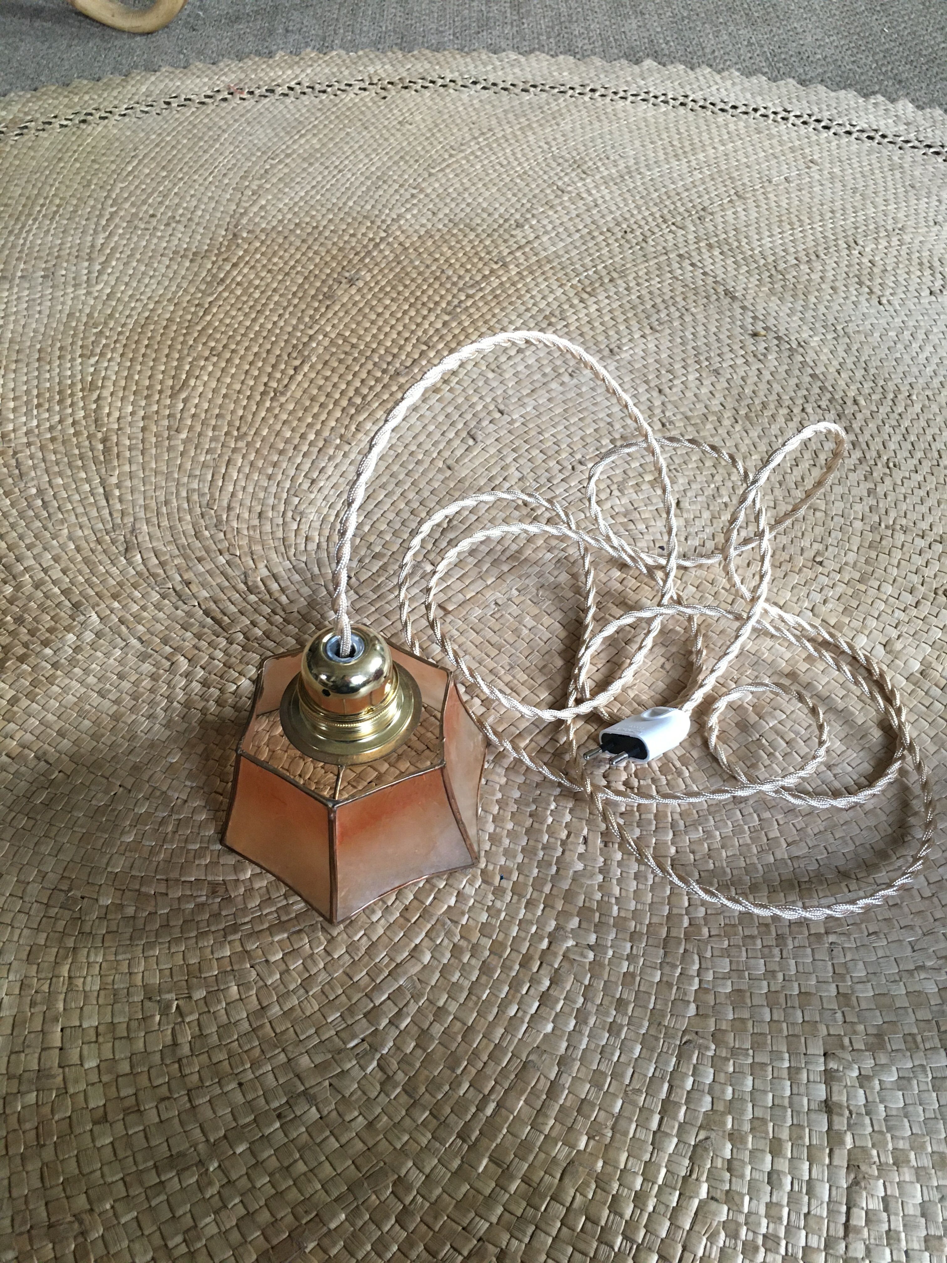 Mother-of-pearl hand lamp