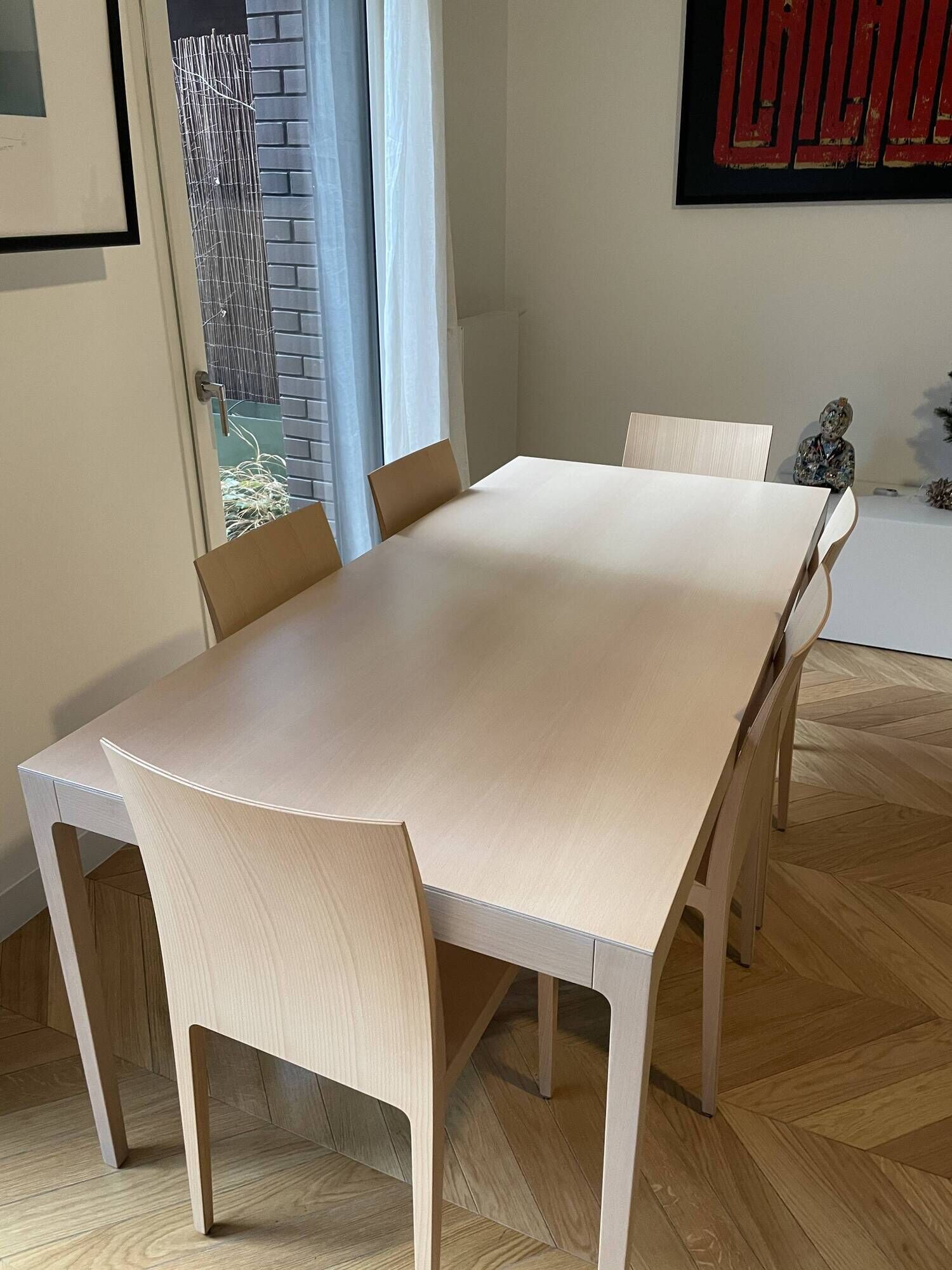 Set table and chairs